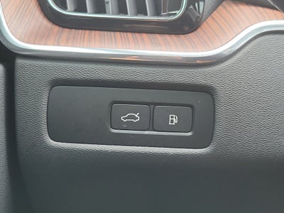 2024 Volvo XC60 Recharge Plug-In Hybrid Ultimate Dark Theme