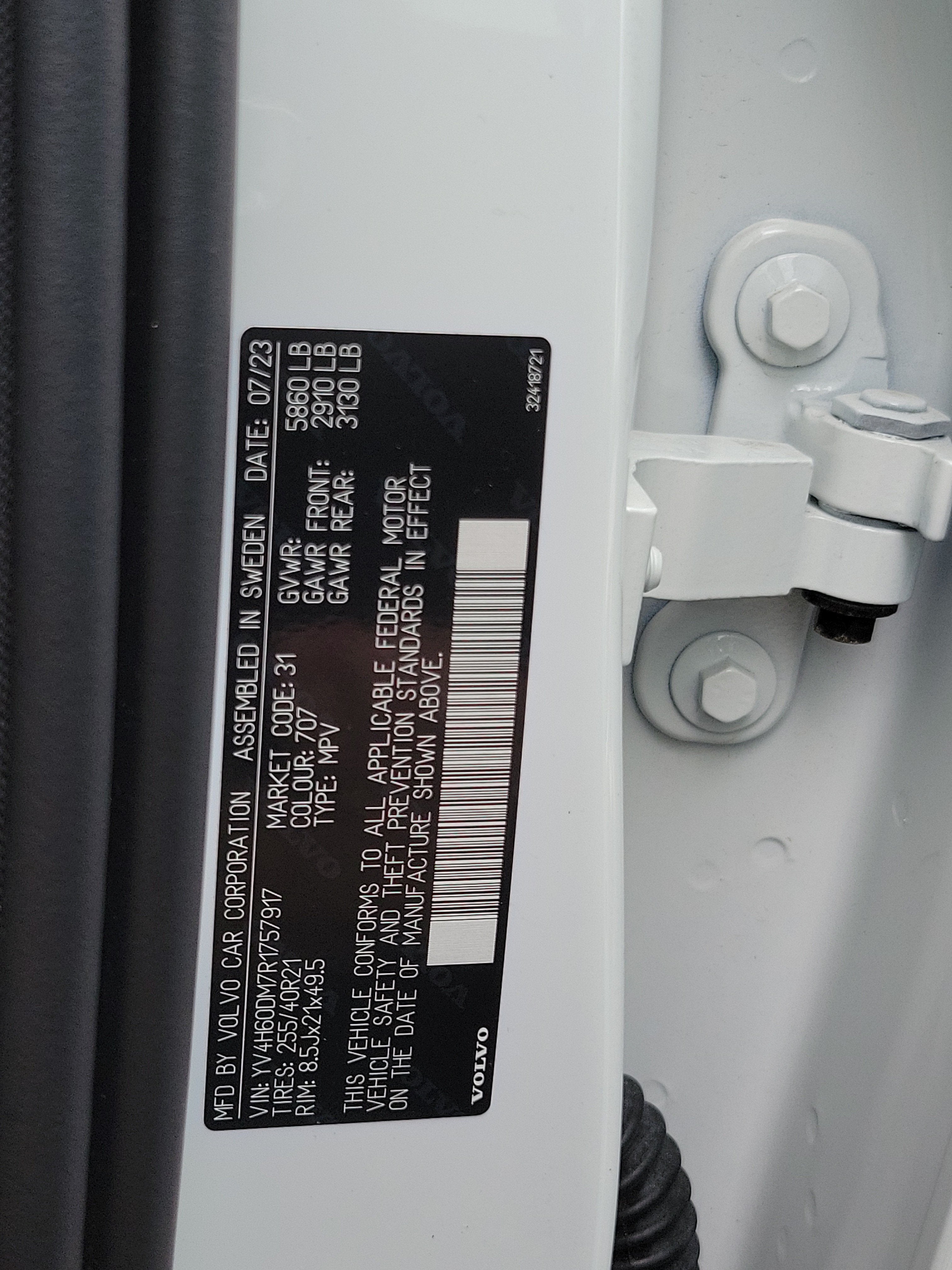 2024 Volvo XC60 Recharge Plug-In Hybrid Ultimate Dark Theme