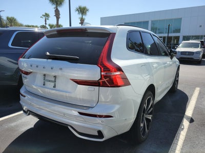 2024 Volvo XC60 Recharge Plug-In Hybrid Ultimate Dark Theme