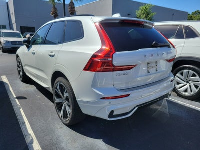 2024 Volvo XC60 Recharge Plug-In Hybrid Ultimate Dark Theme