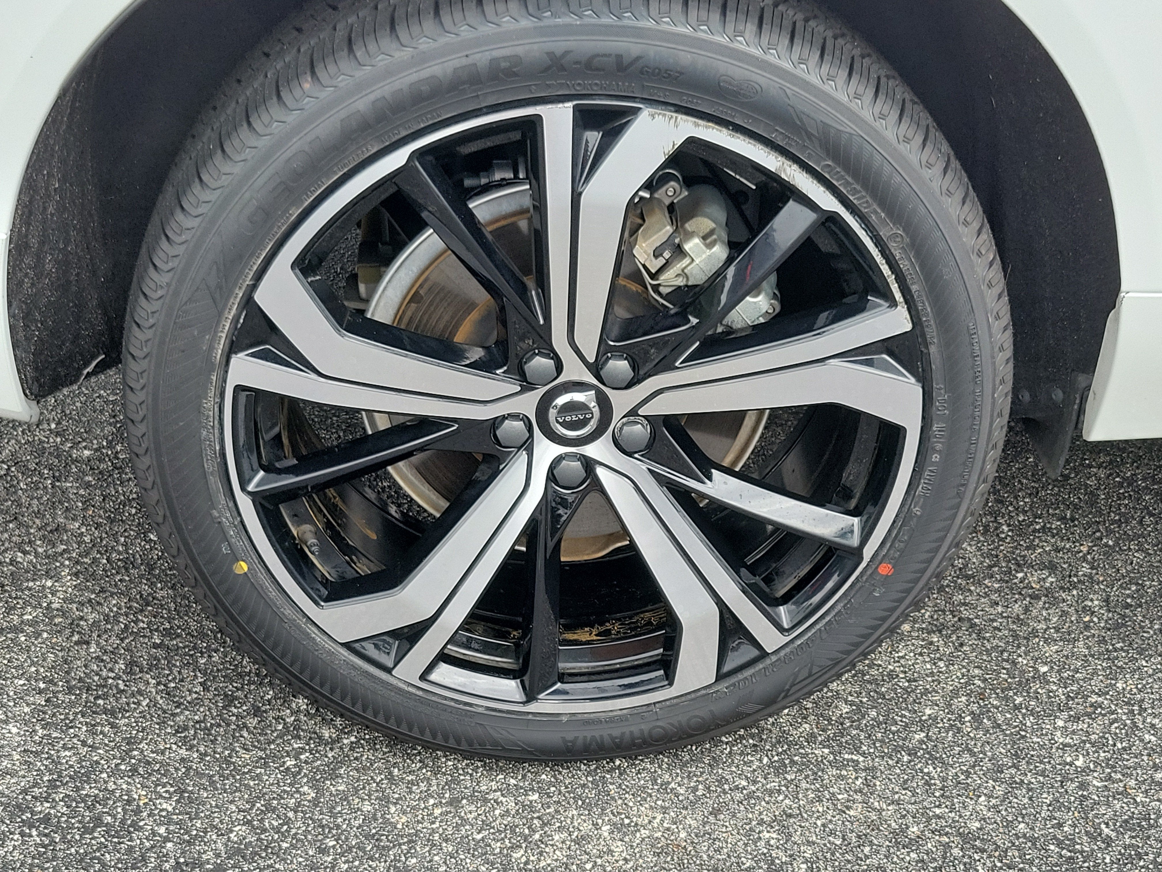 2024 Volvo XC60 Recharge Plug-In Hybrid Ultimate Dark Theme