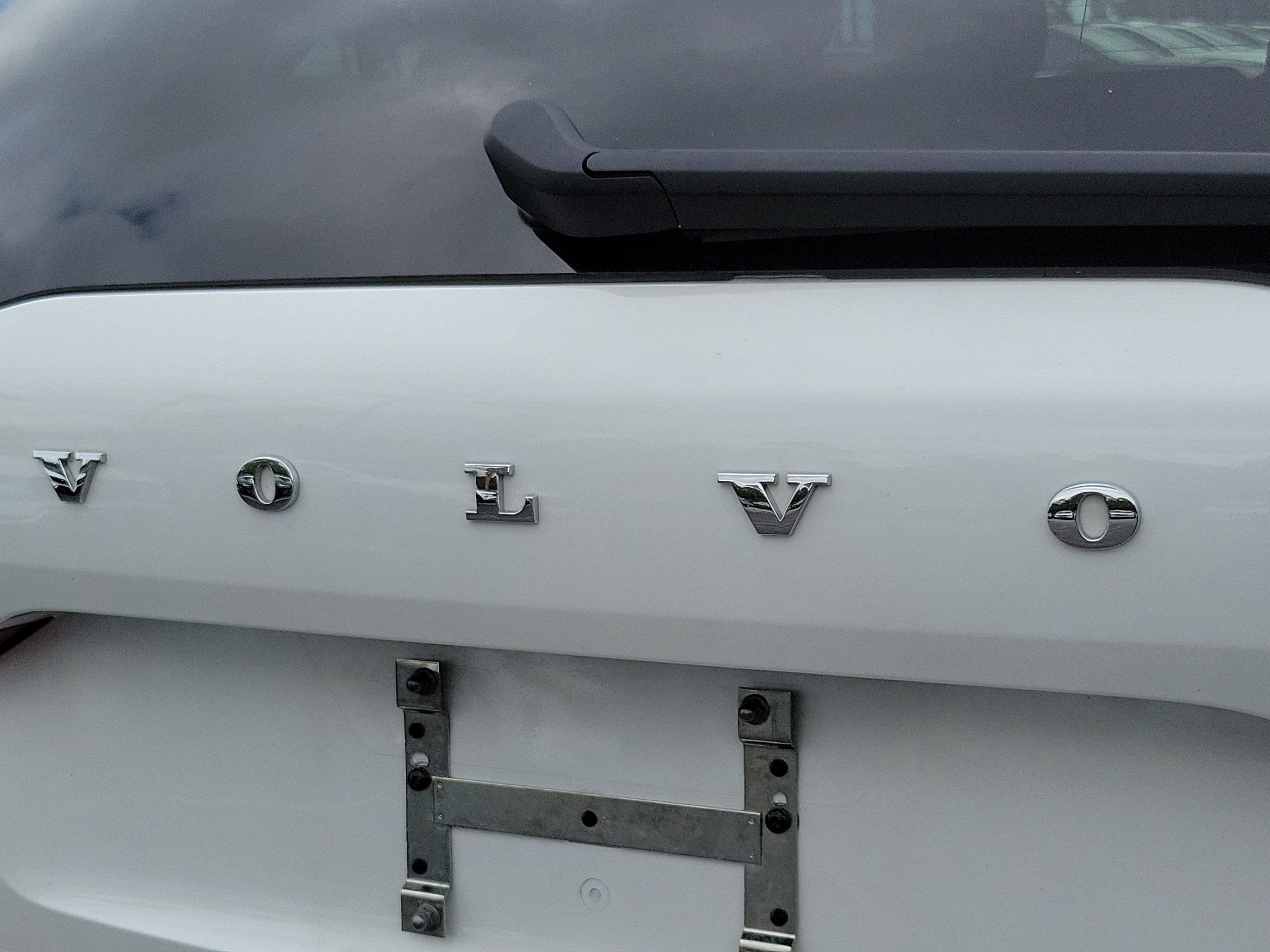 2024 Volvo XC60 Recharge Plug-In Hybrid Ultimate Dark Theme