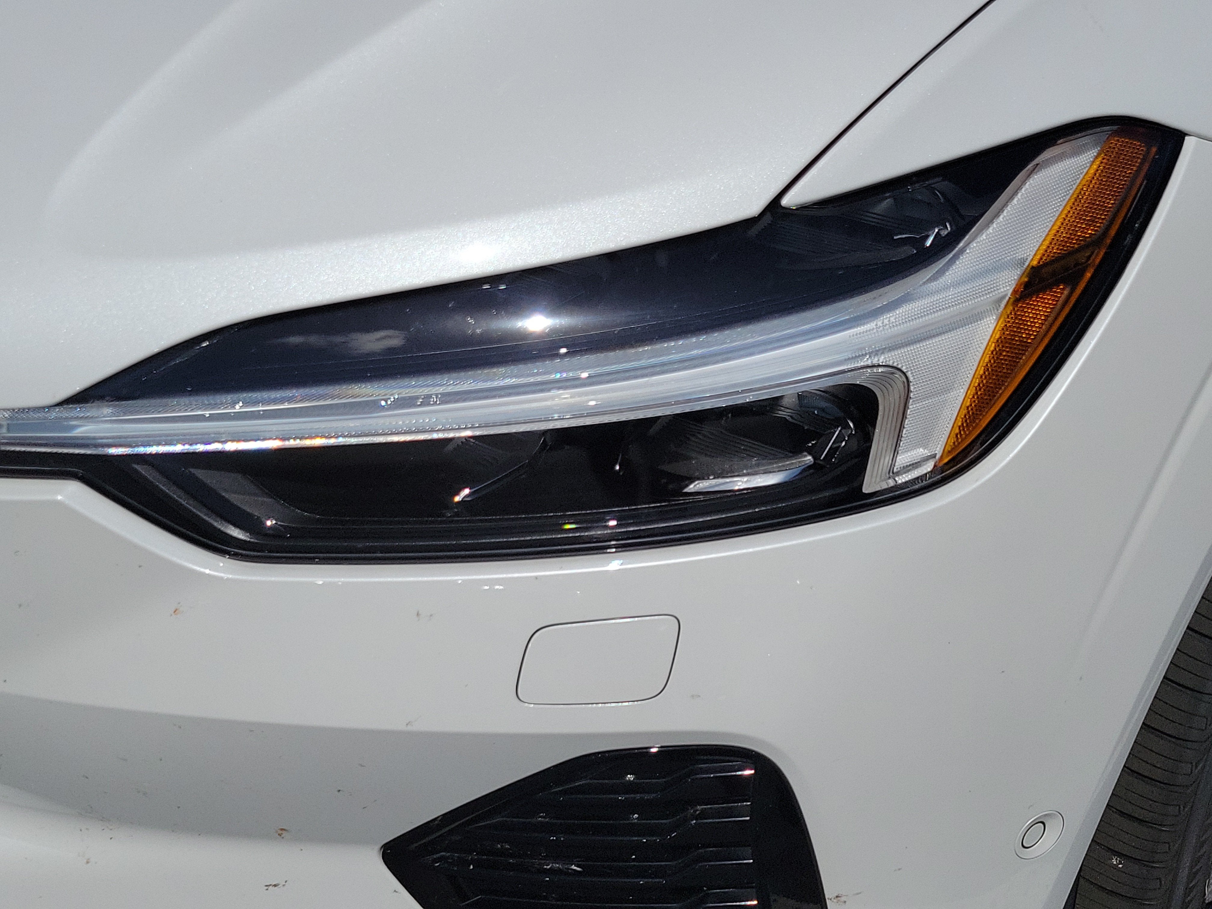 2024 Volvo XC60 Recharge Plug-In Hybrid Ultimate Dark Theme