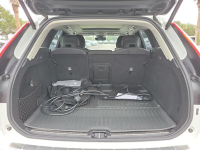 2024 Volvo XC60 Recharge Plug-In Hybrid Ultimate Dark Theme