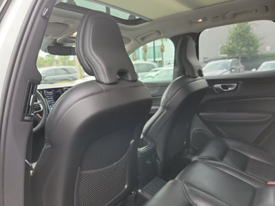 2024 Volvo XC60 Recharge Plug-In Hybrid Ultimate Dark Theme