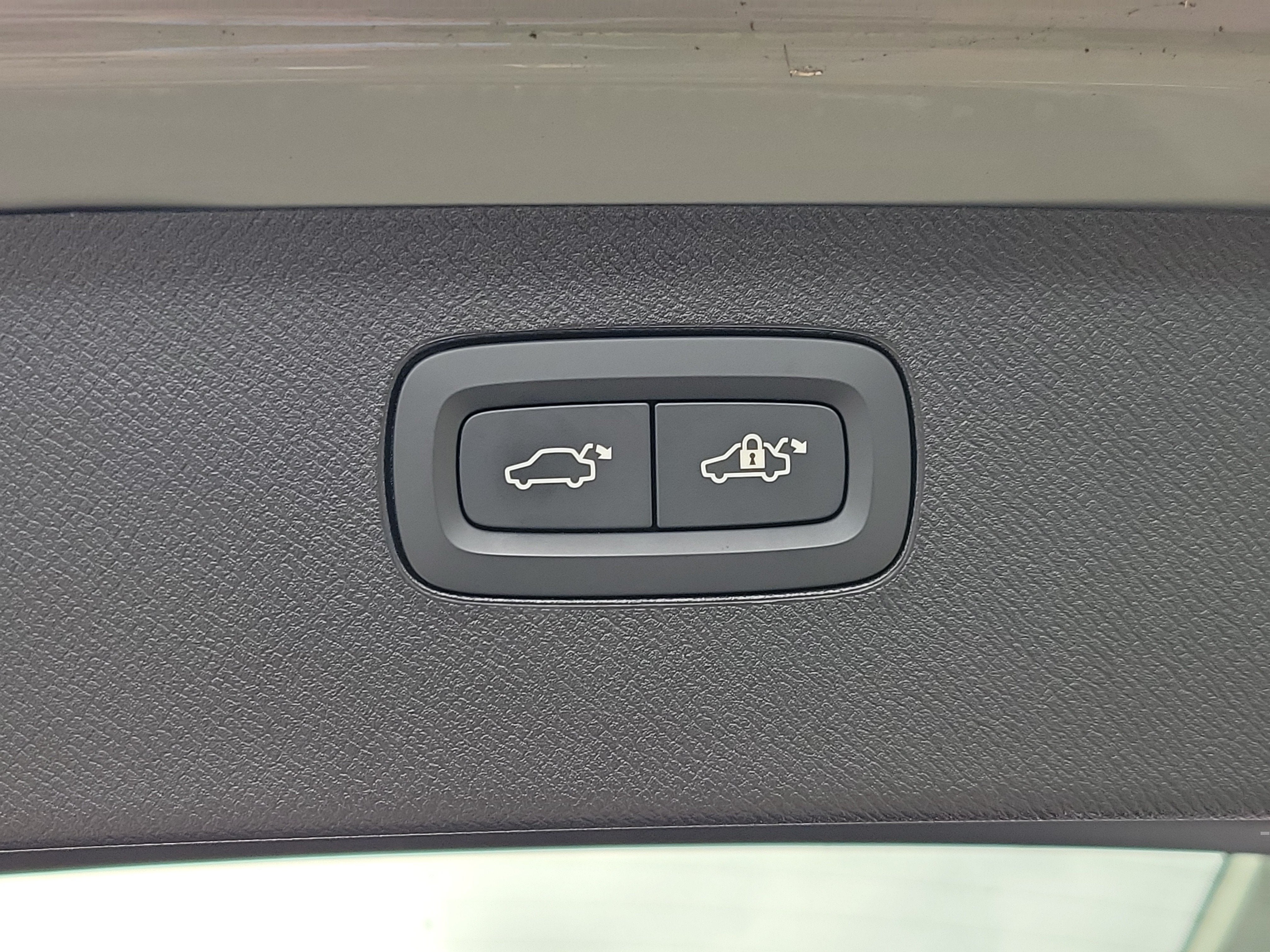2025 Volvo XC90 Plug-In Hybrid Plus