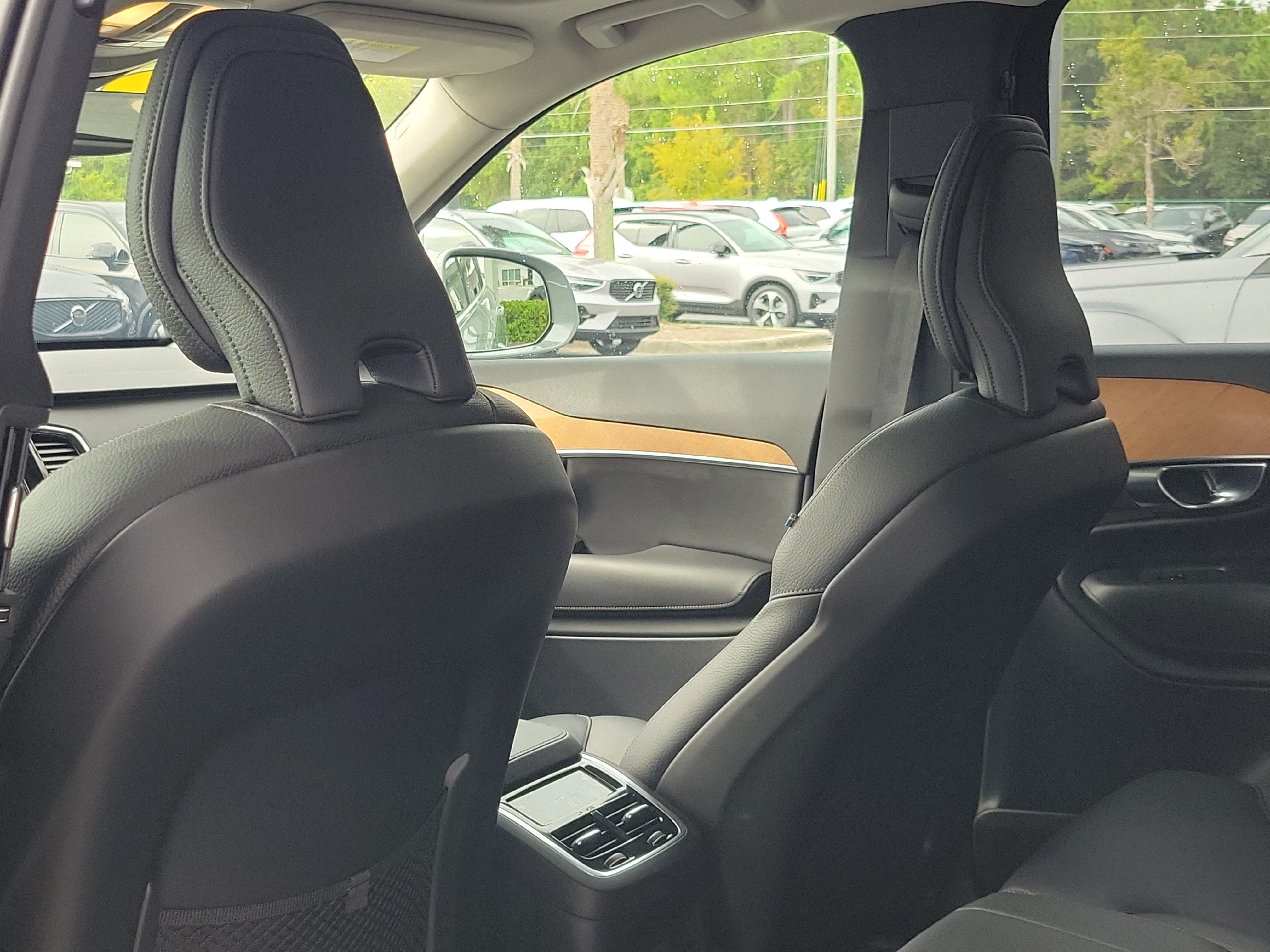 2025 Volvo XC90 Plug-In Hybrid Plus