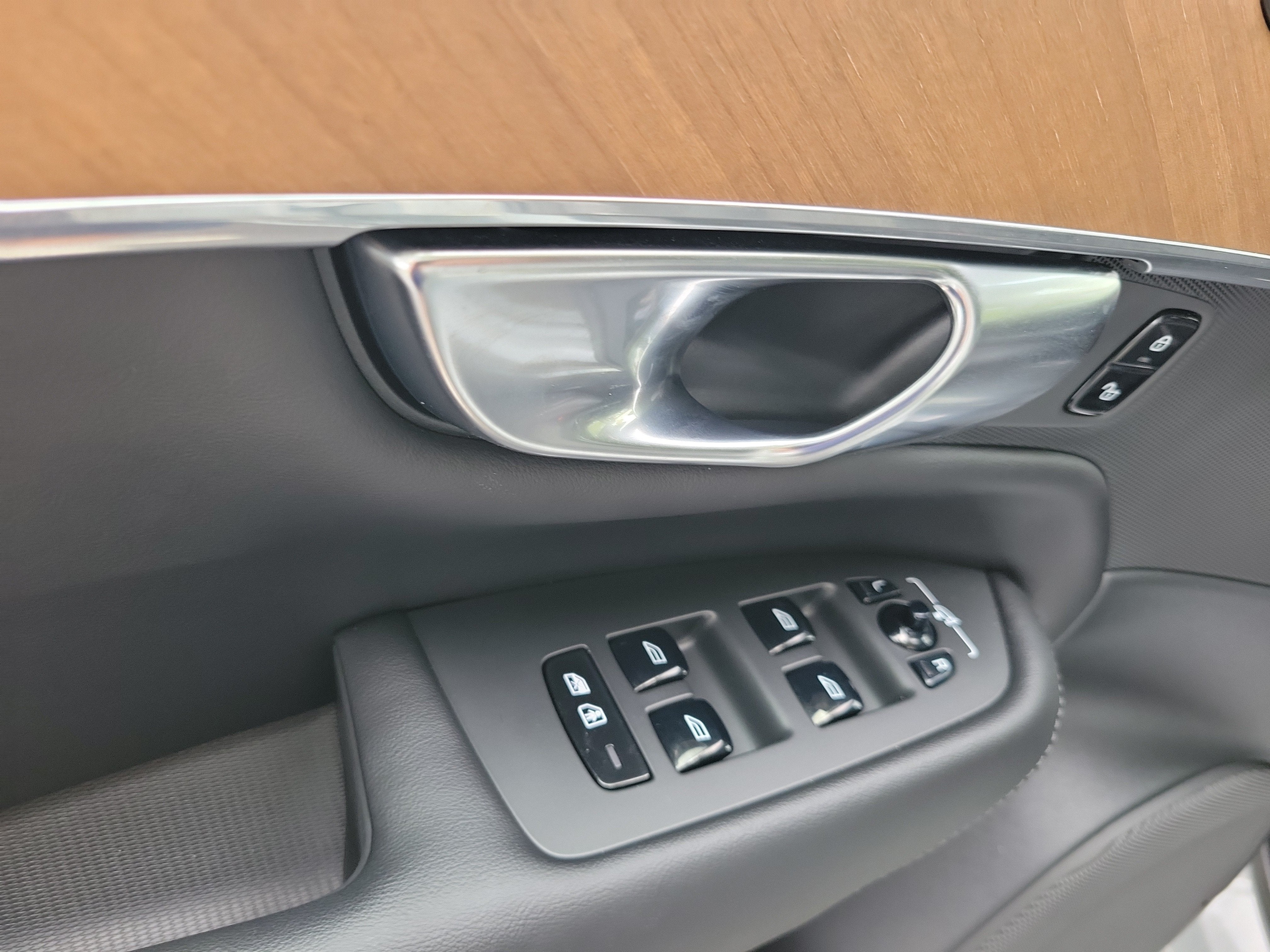 2025 Volvo XC90 Plug-In Hybrid Plus
