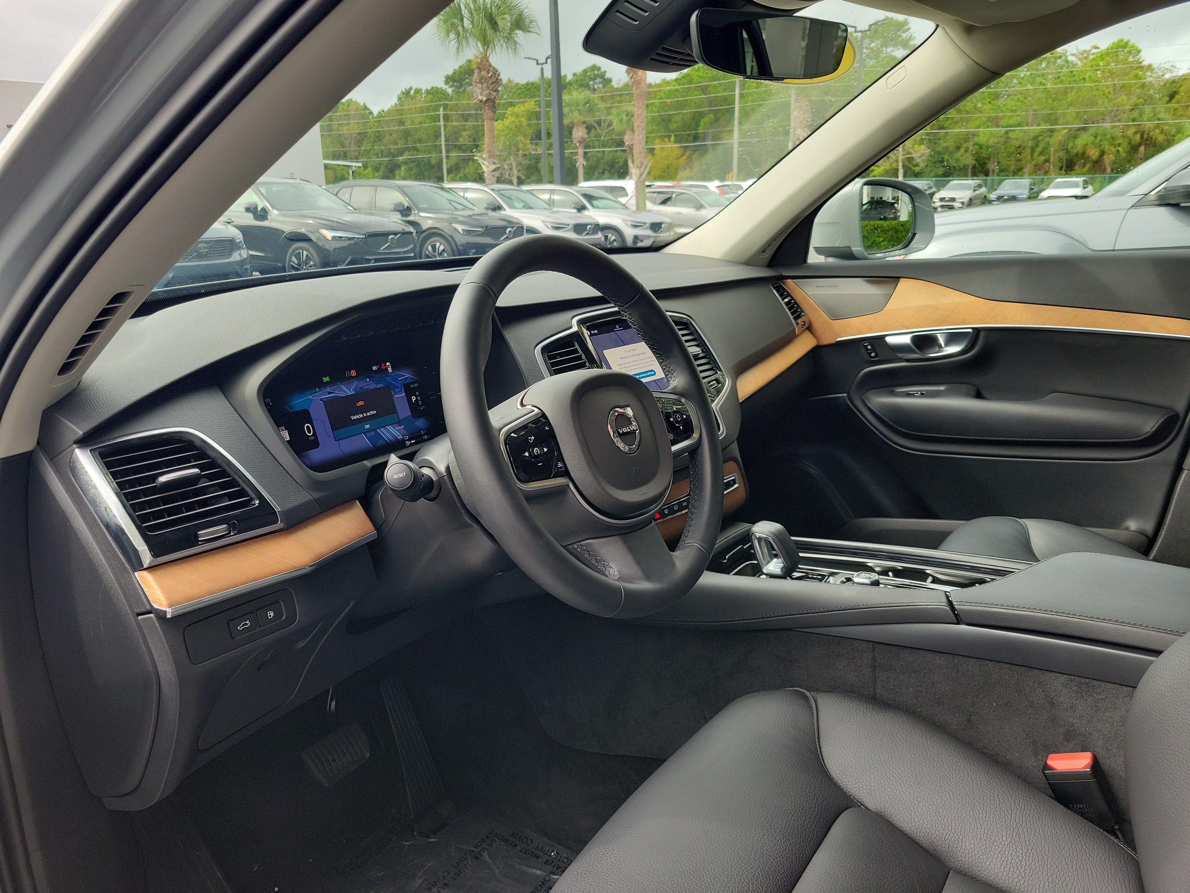2025 Volvo XC90 Plug-In Hybrid Plus
