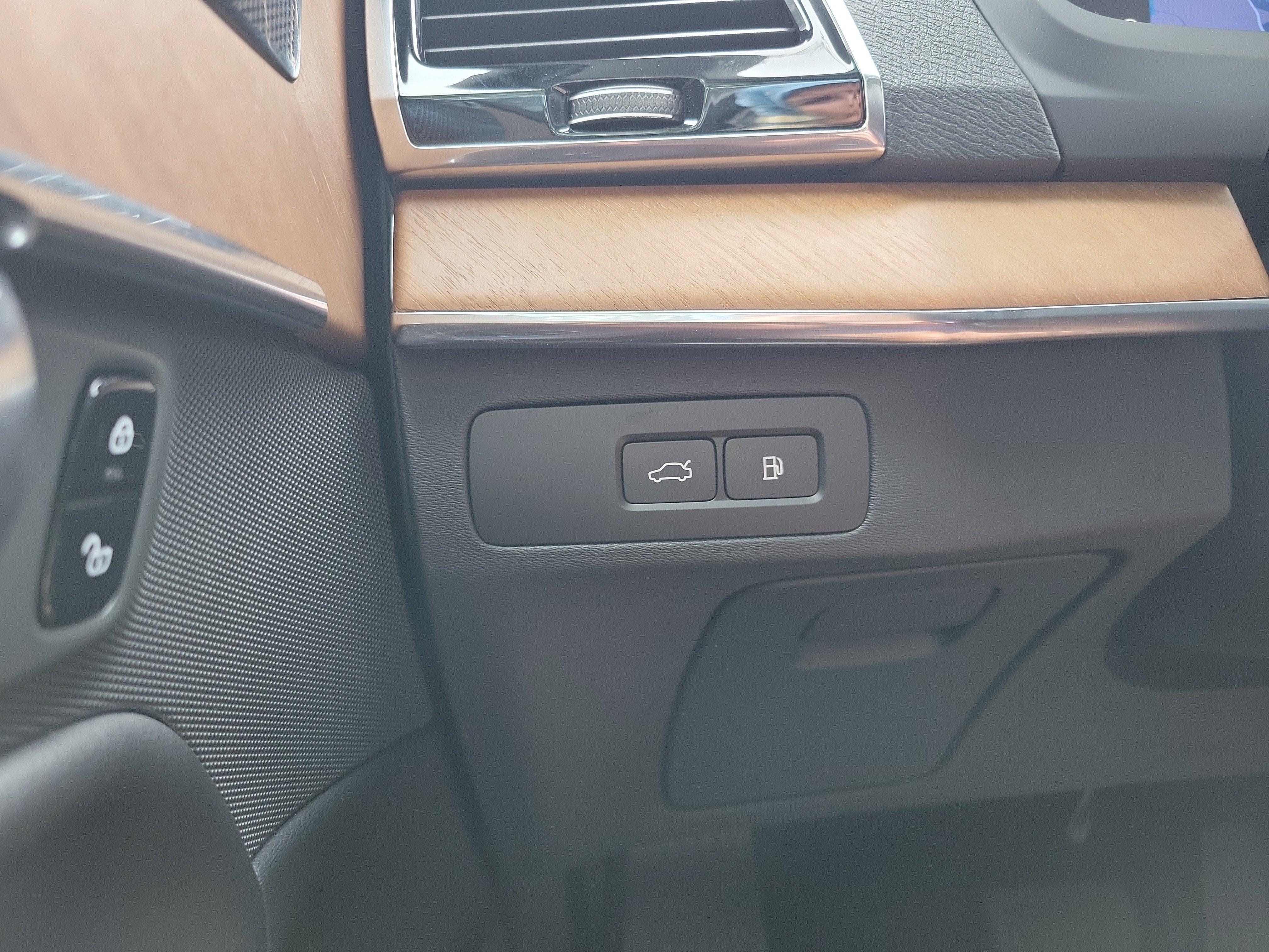 2025 Volvo XC90 Plug-In Hybrid Plus
