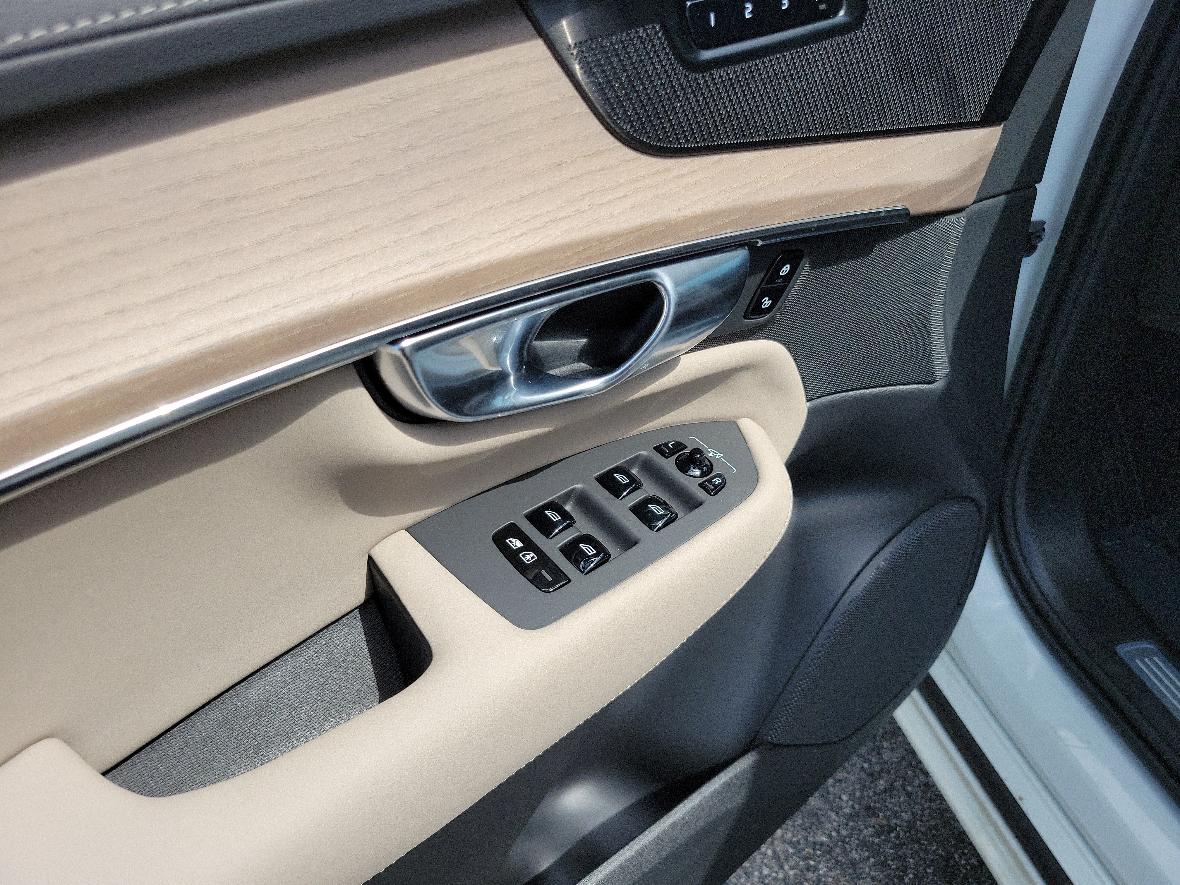 2026 Volvo XC90 Plug-In Hybrid Plus