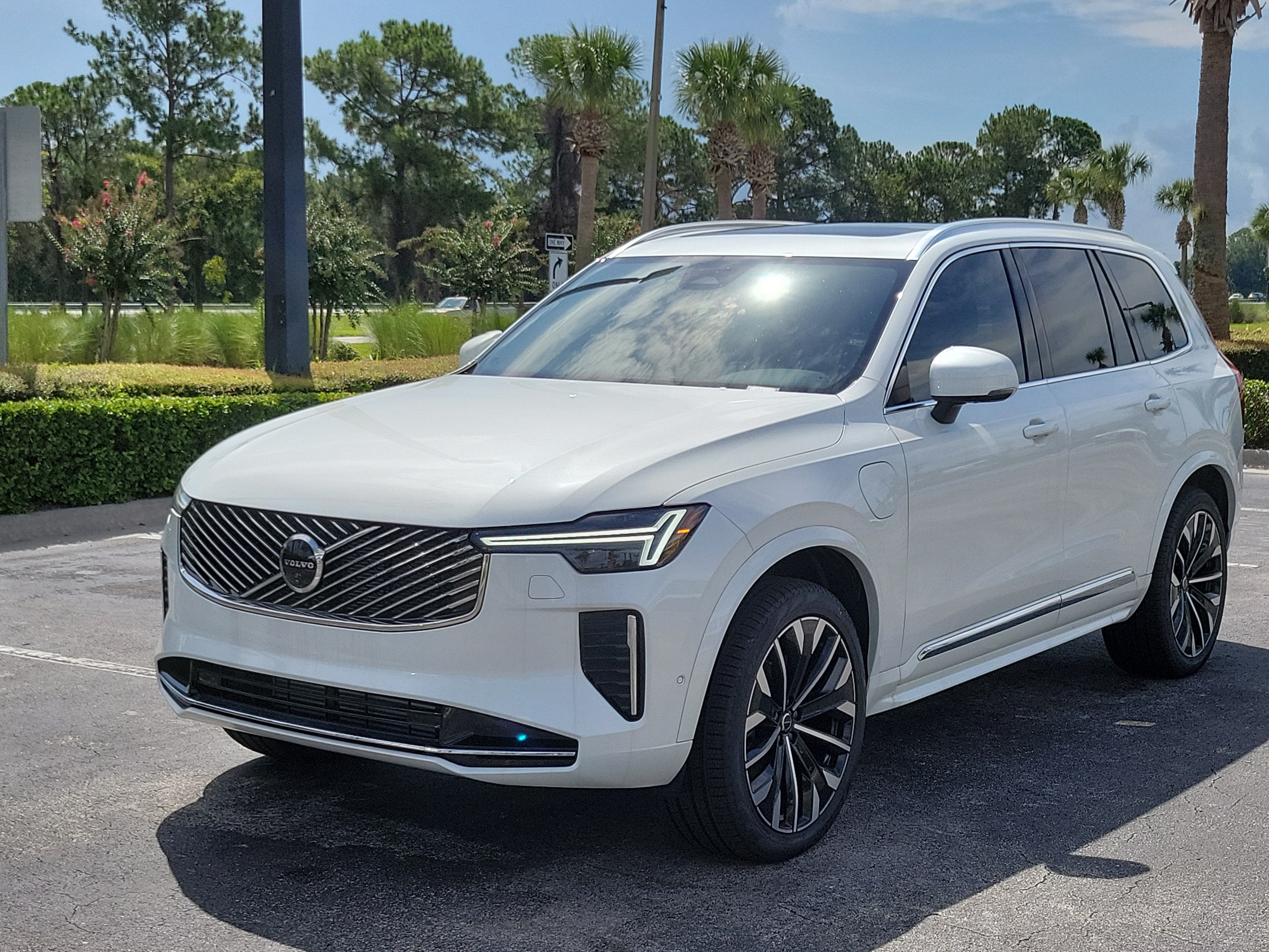 2026 Volvo XC90 Plug-In Hybrid Plus