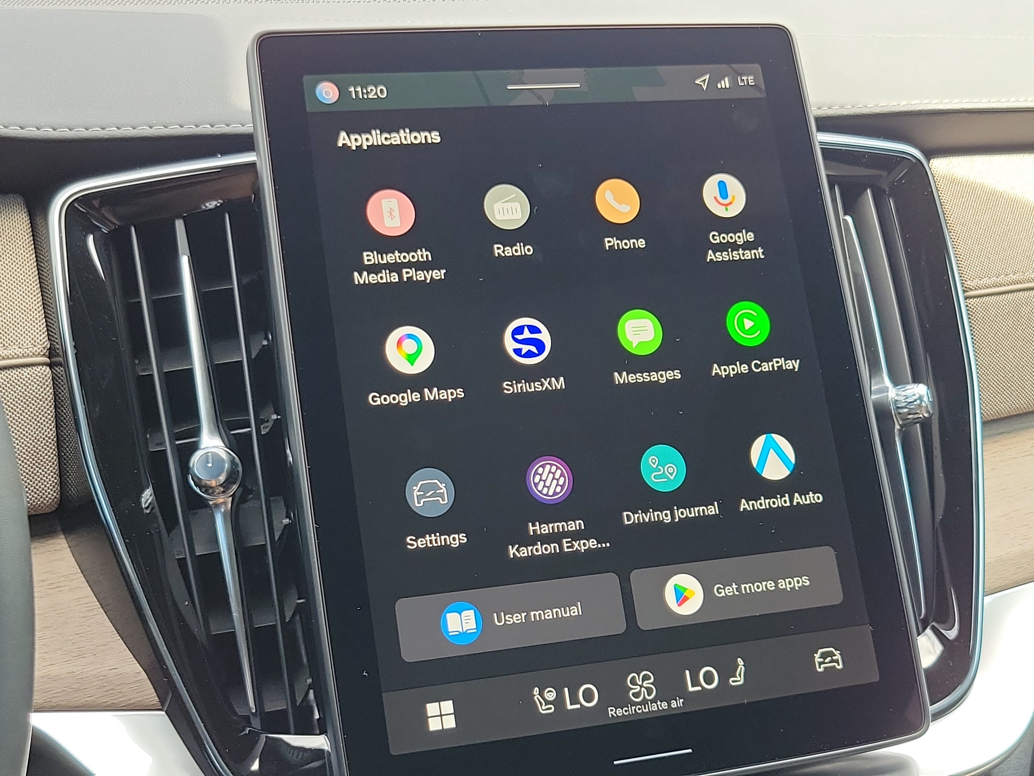 2026 Volvo XC90 Plug-In Hybrid Plus