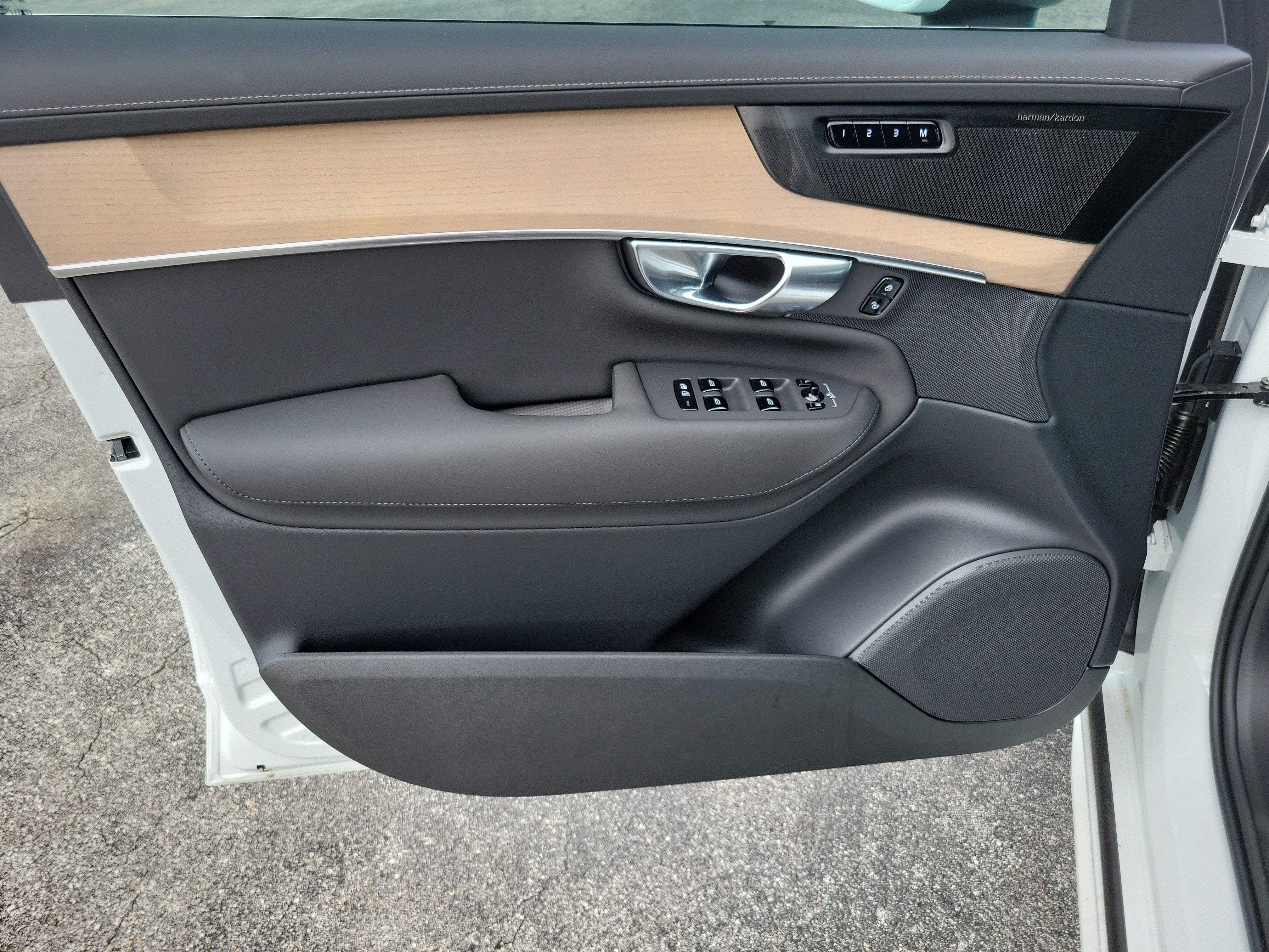 2026 Volvo XC90 Plug-In Hybrid Plus