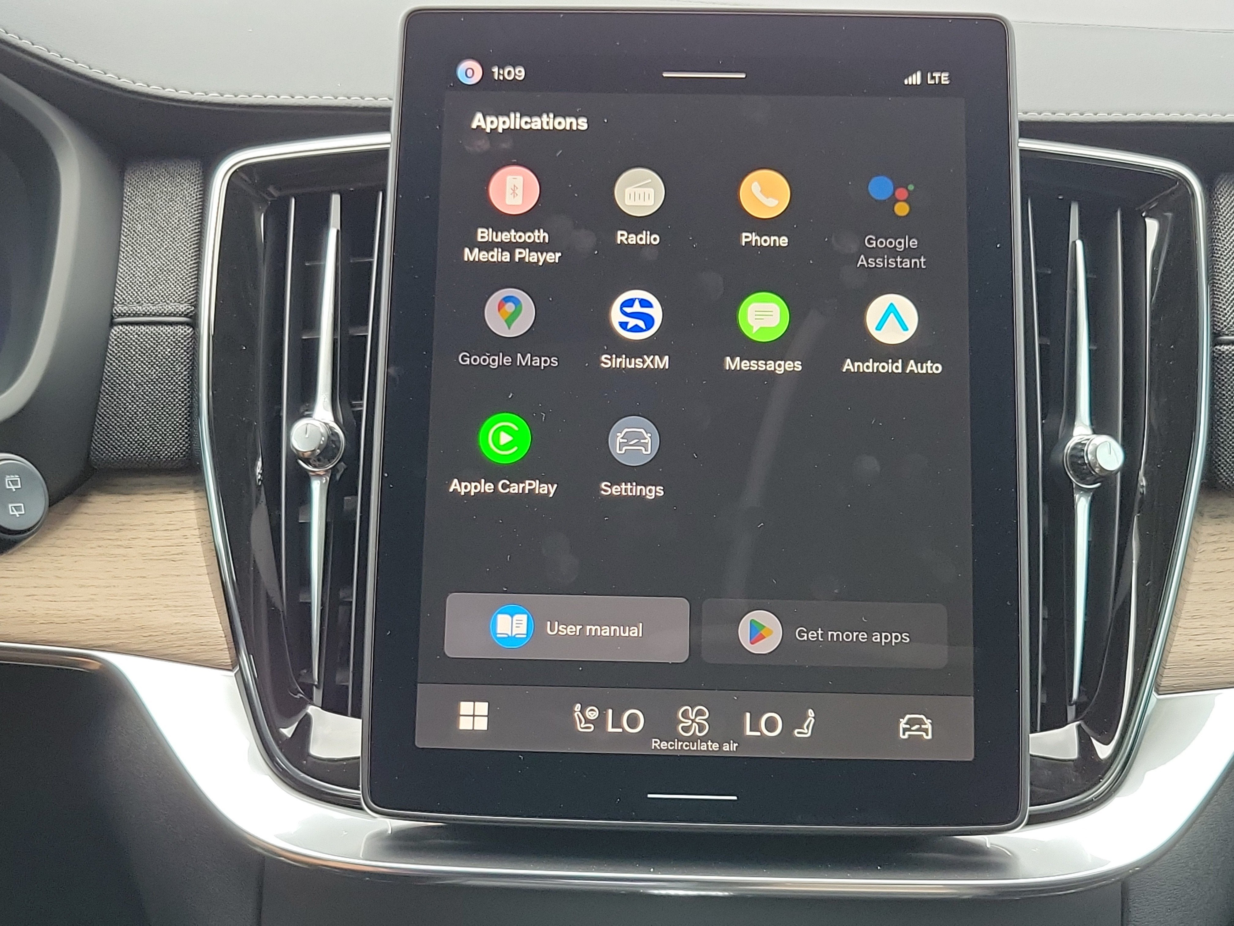 2026 Volvo XC90 Plug-In Hybrid Plus