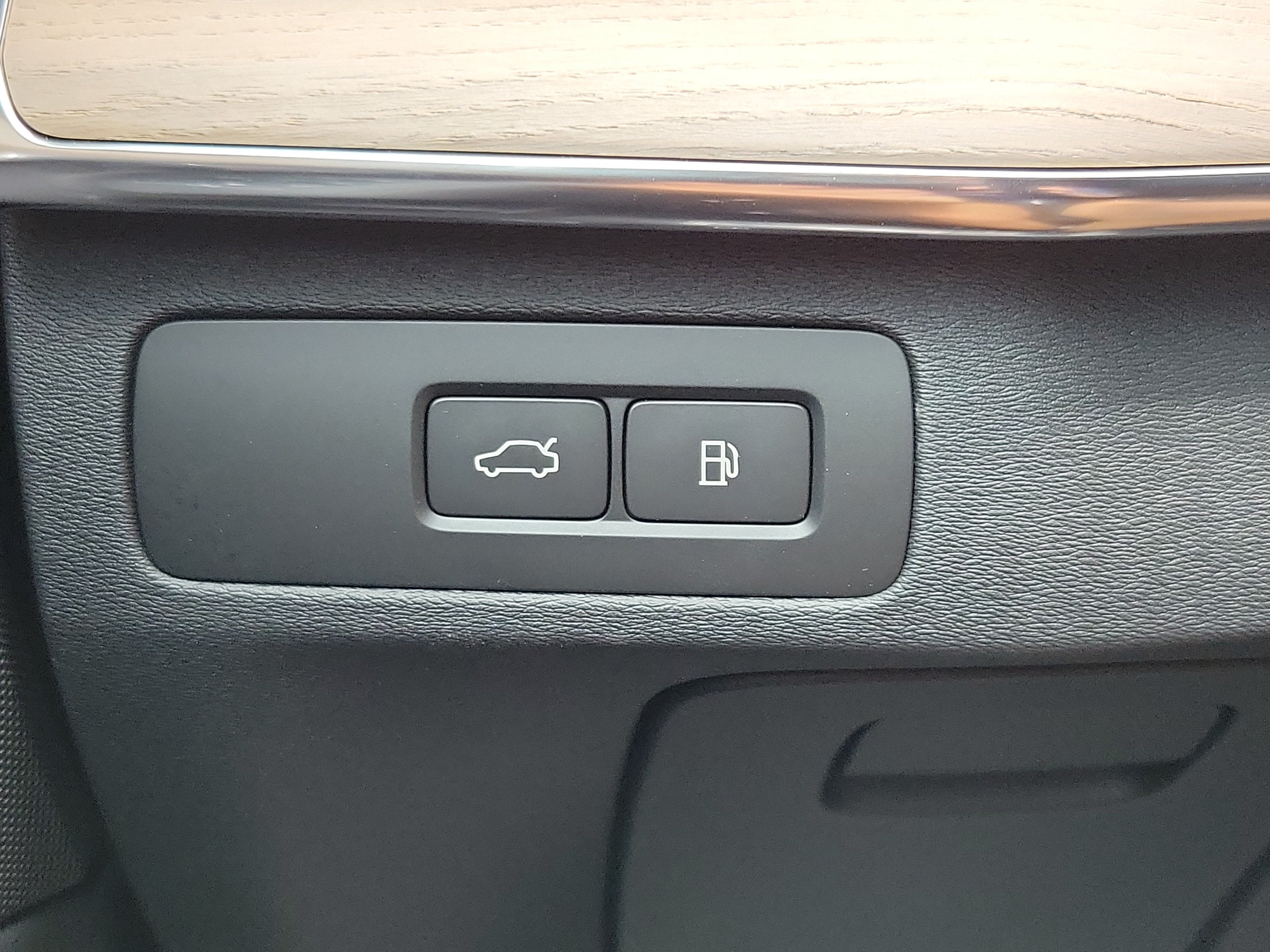 2026 Volvo XC90 Plug-In Hybrid Plus