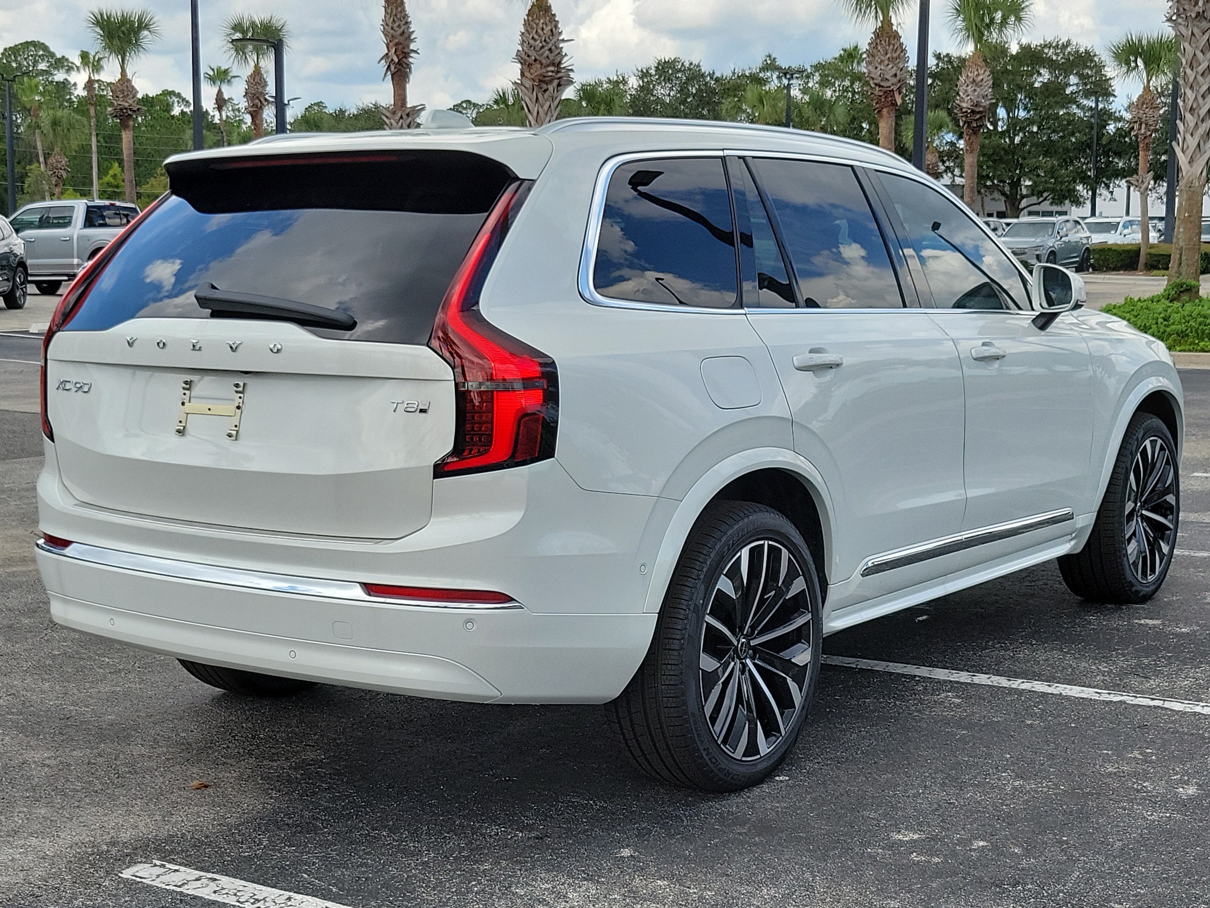 2026 Volvo XC90 Plug-In Hybrid Plus