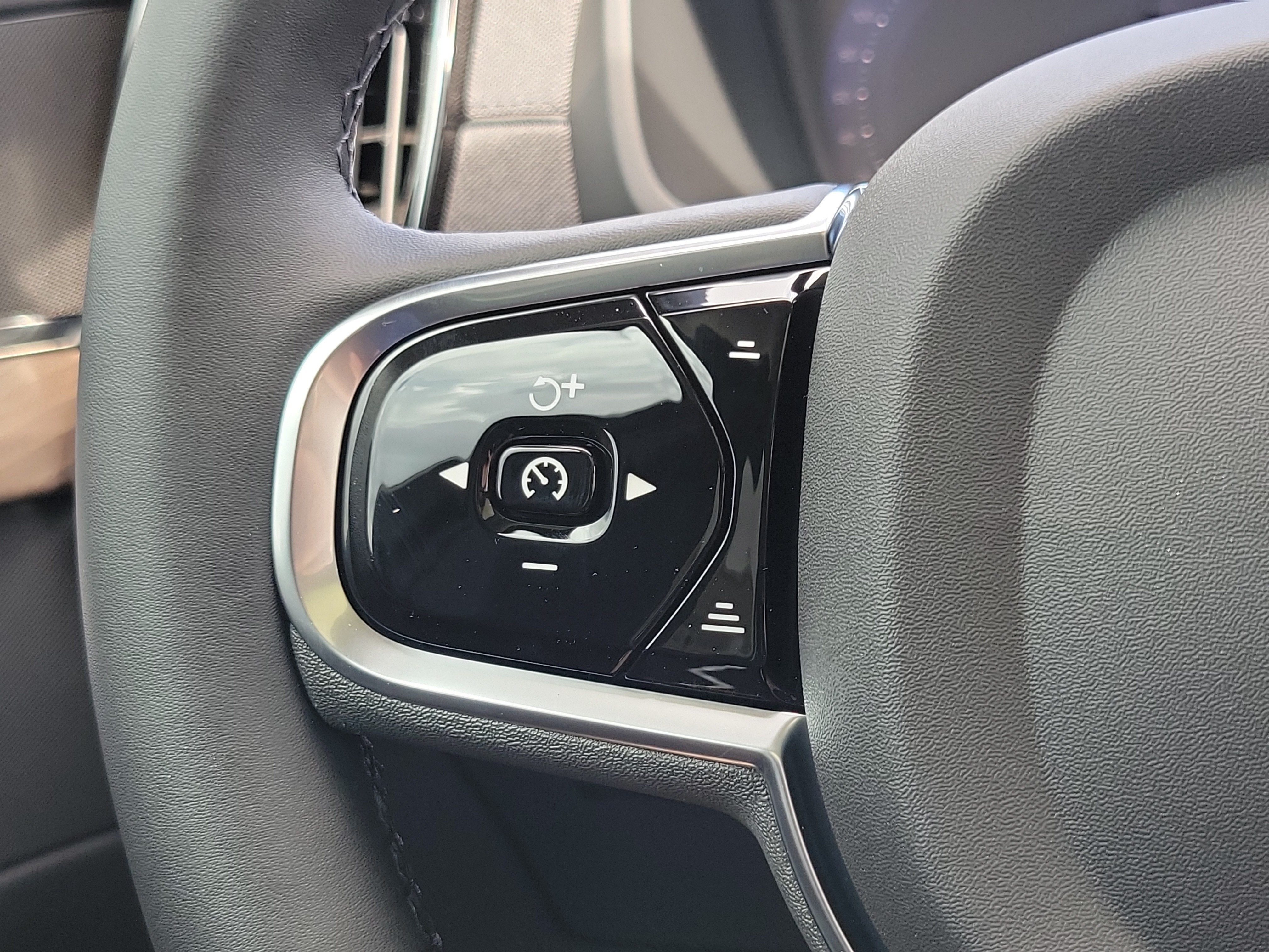 2026 Volvo XC90 Plug-In Hybrid Plus