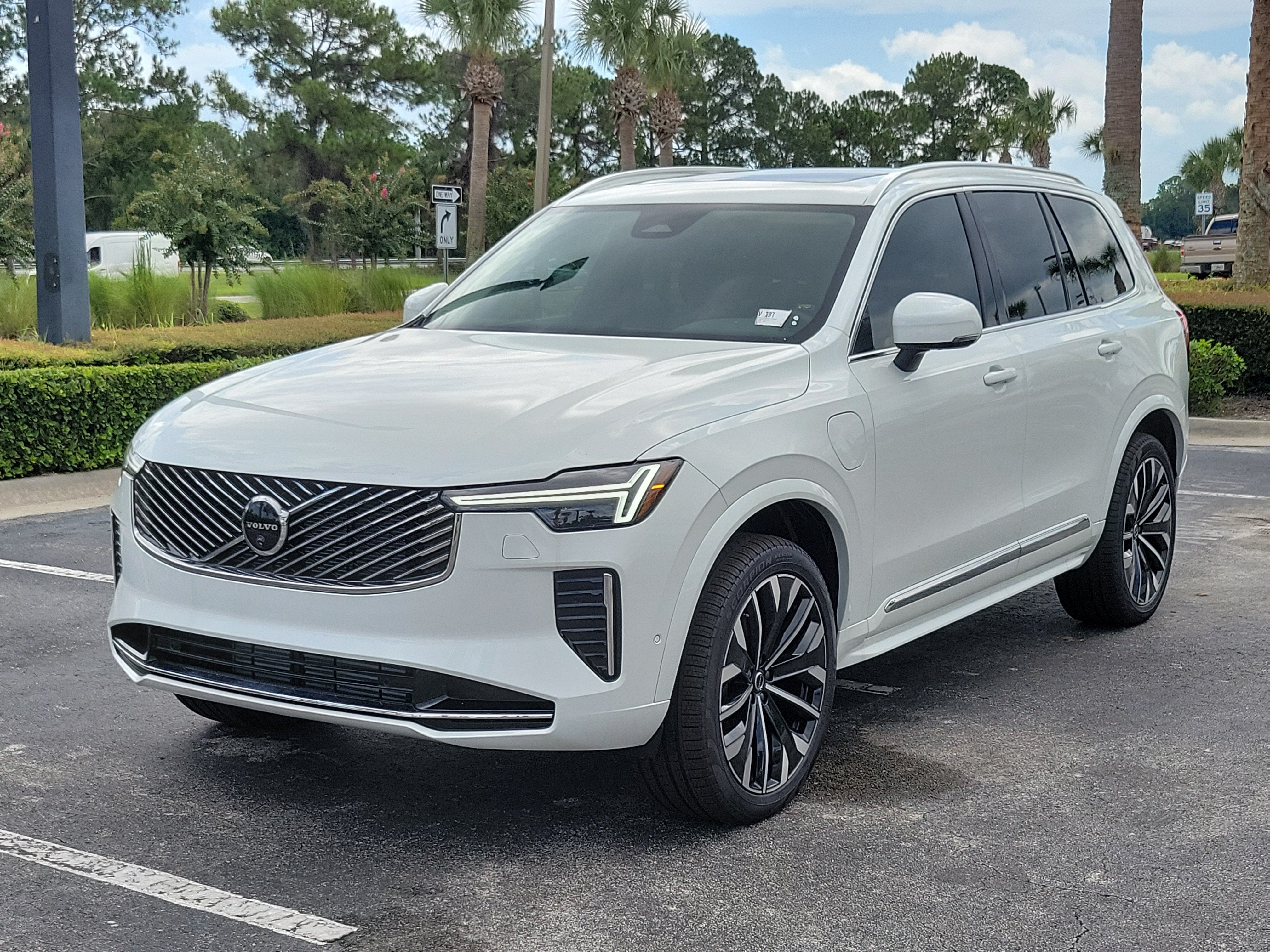 2026 Volvo XC90 Plug-In Hybrid Plus