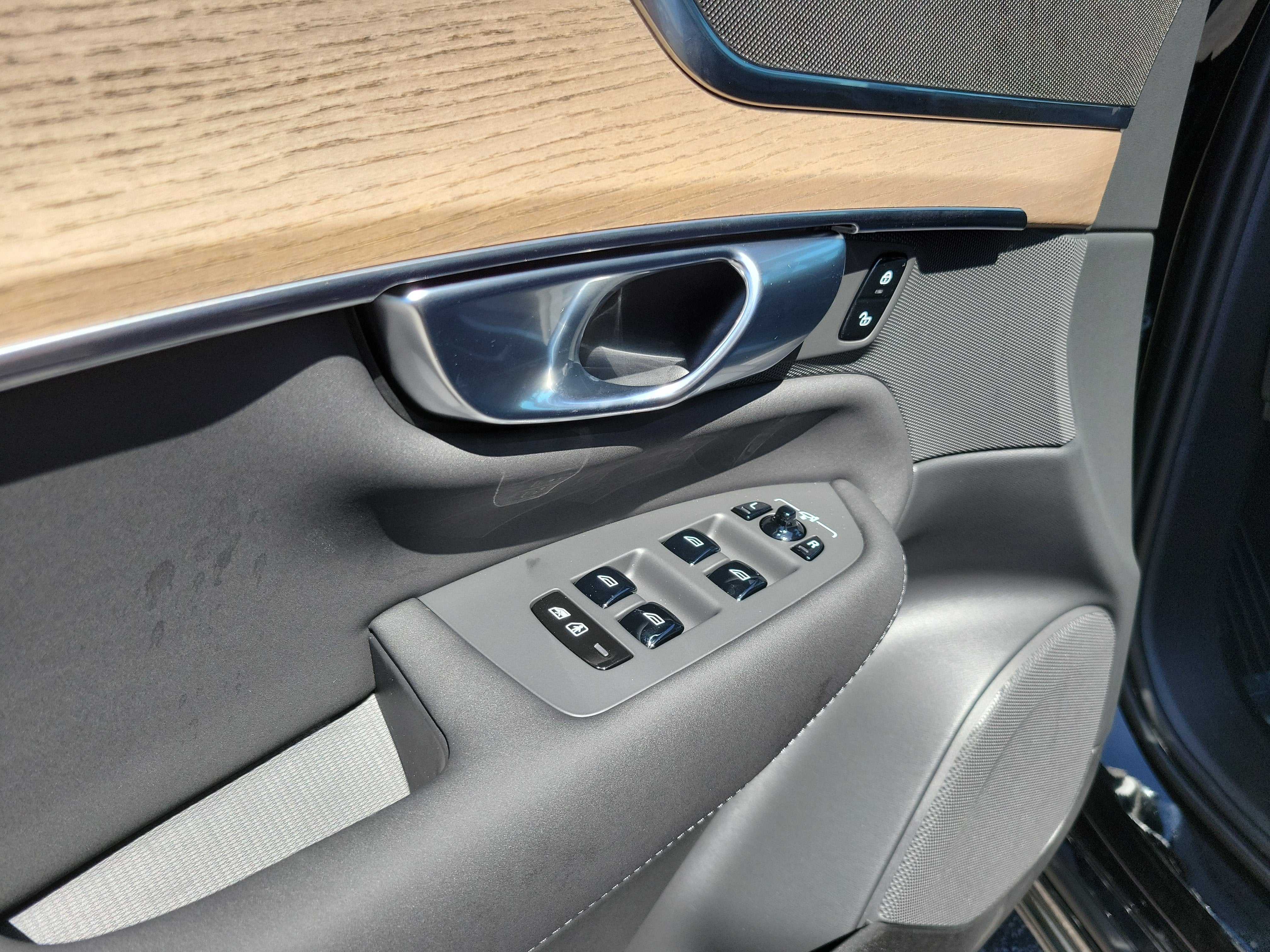 2026 Volvo XC90 Plug-In Hybrid Plus
