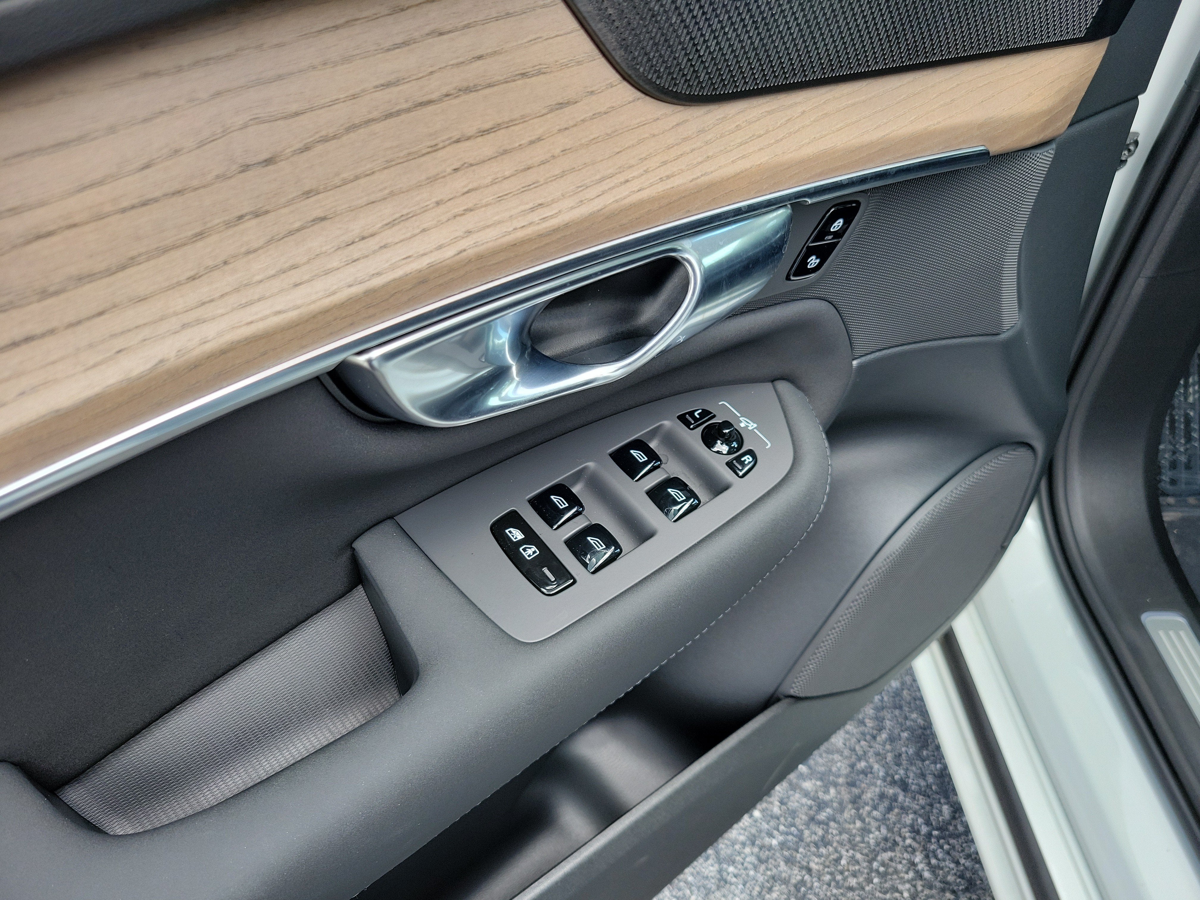 2026 Volvo XC90 Plug-In Hybrid Plus