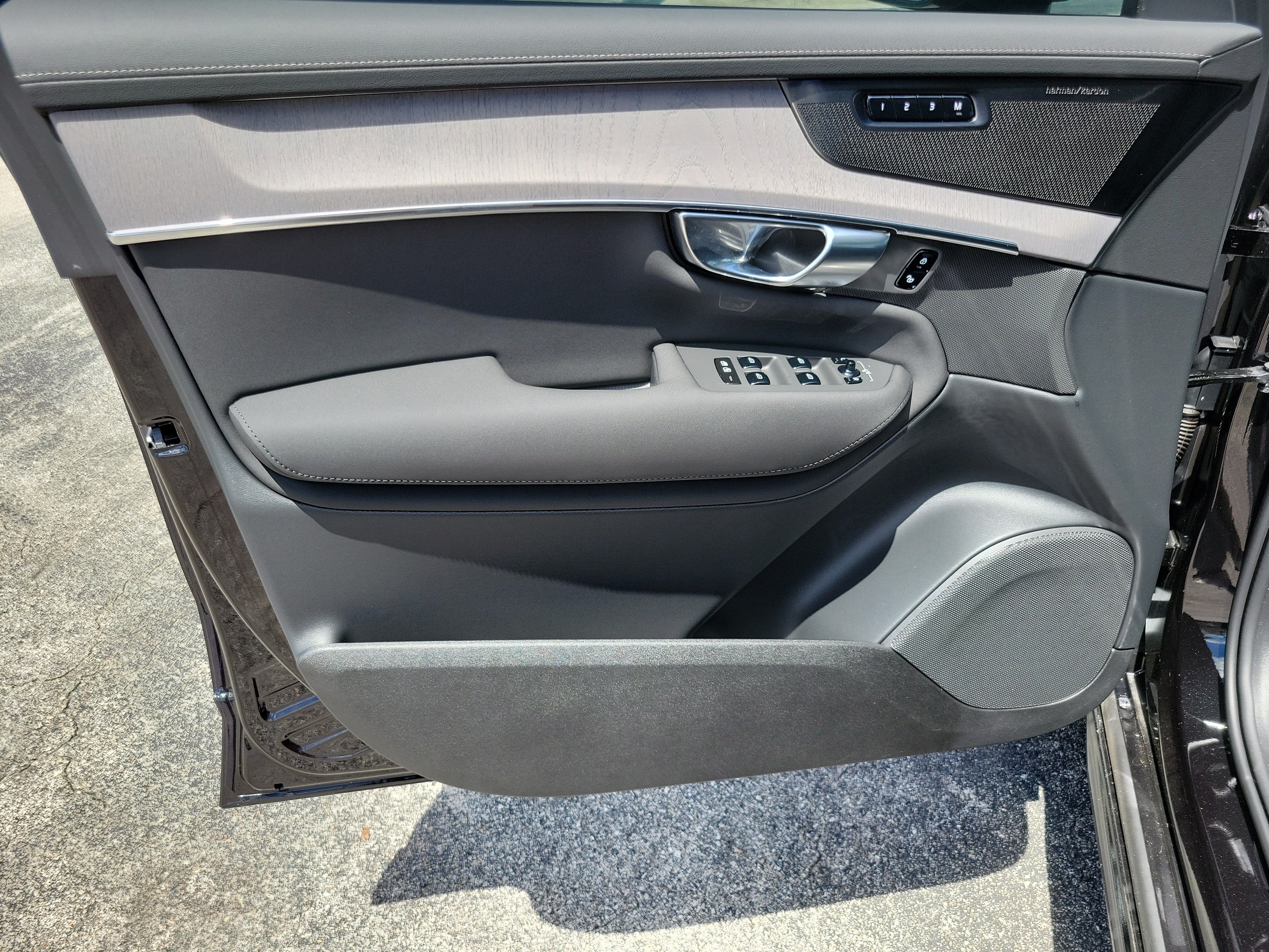 2026 Volvo XC90 Plug-In Hybrid Ultra