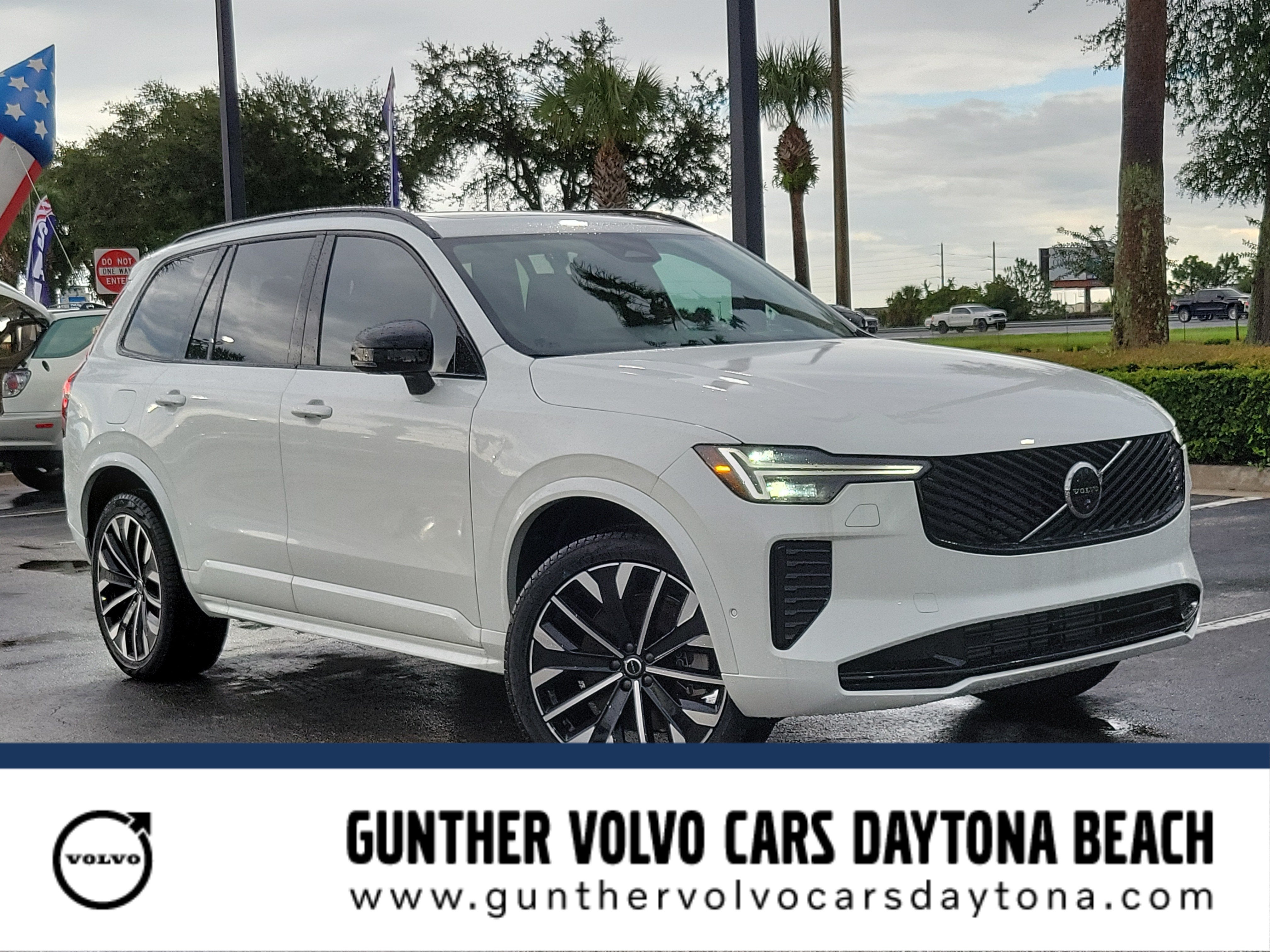 2026 Volvo XC90 Plug-In Hybrid Ultra Dark Theme