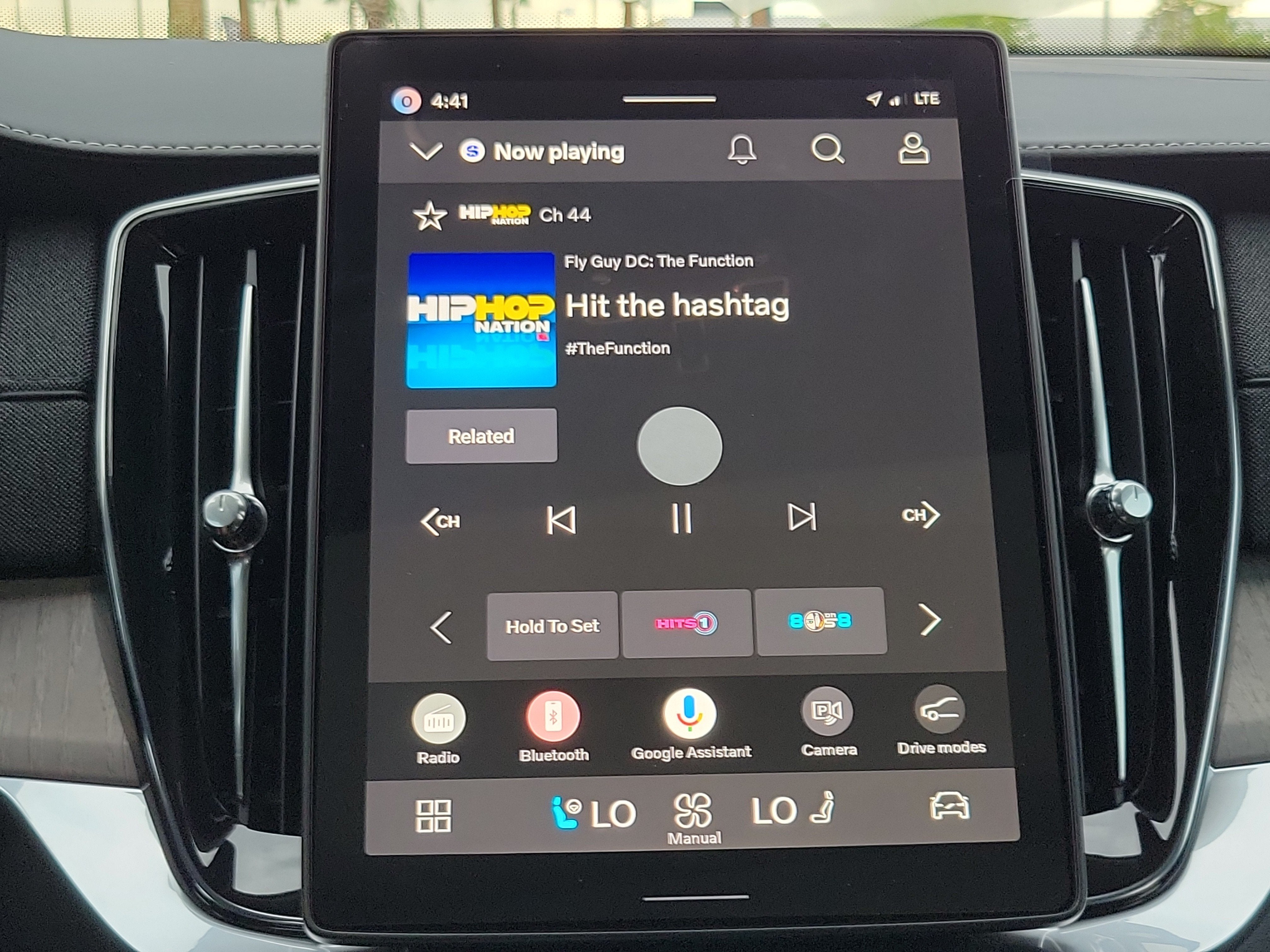 2026 Volvo XC90 Plug-In Hybrid Ultra Dark Theme