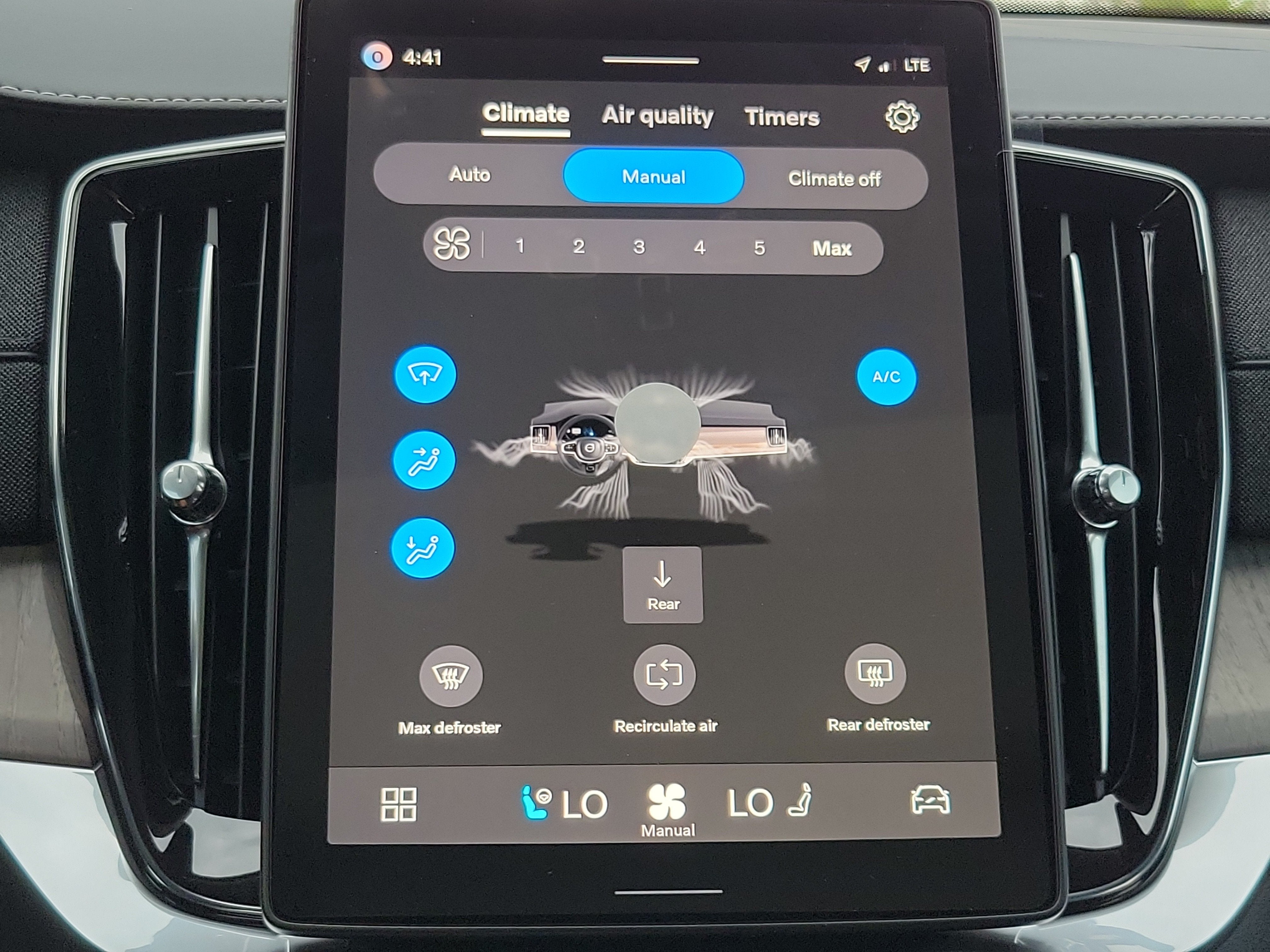 2026 Volvo XC90 Plug-In Hybrid Ultra Dark Theme