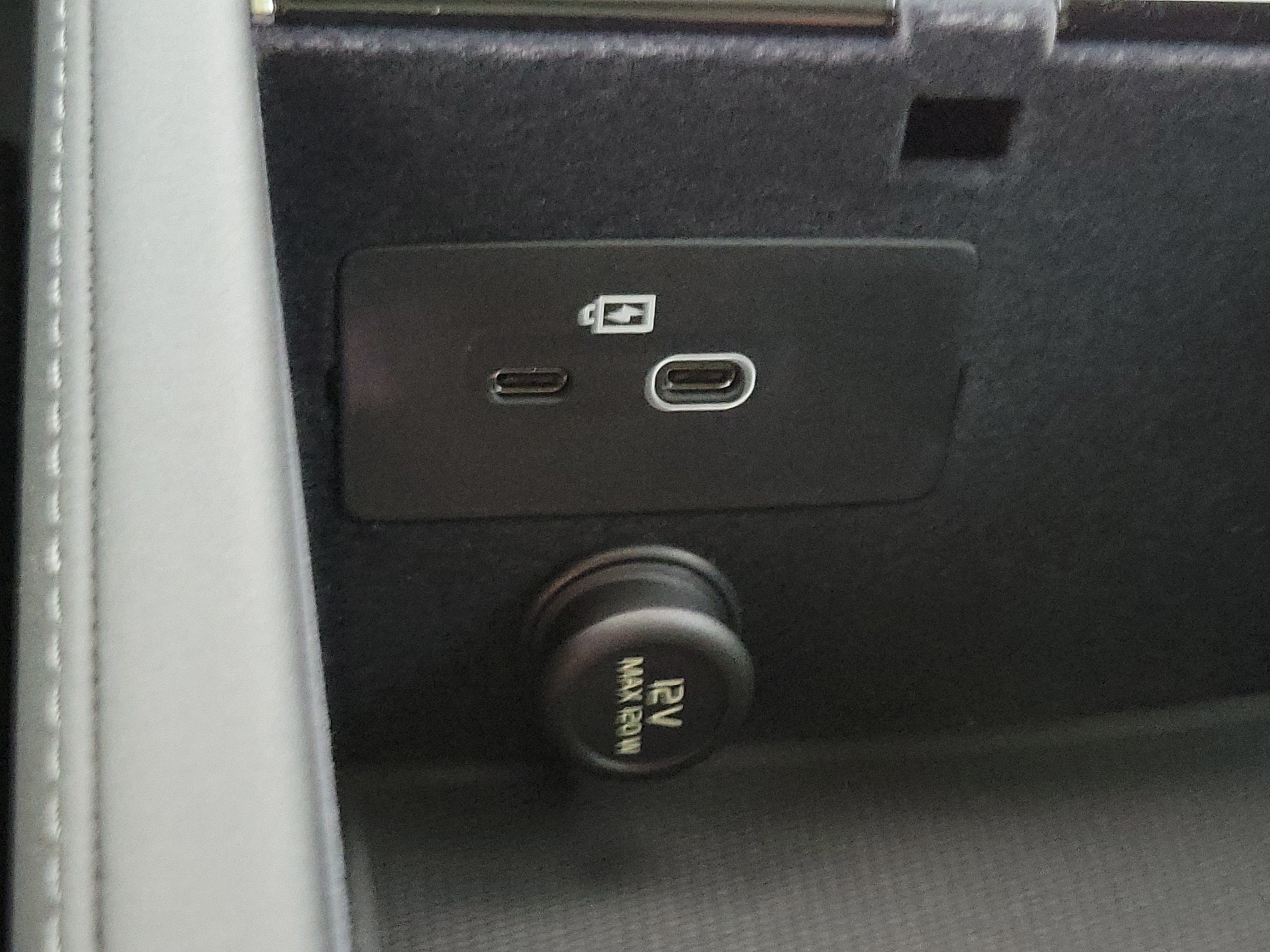 2026 Volvo XC90 Plug-In Hybrid Ultra Dark Theme