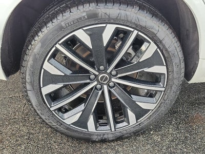 2026 Volvo XC90 Plug-In Hybrid Ultra Dark Theme