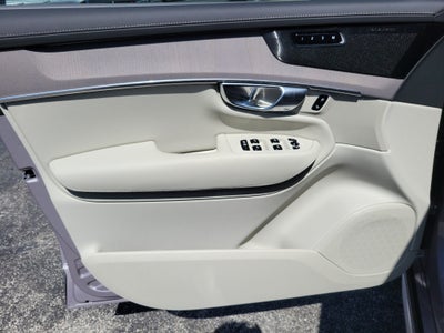2026 Volvo XC90 Plug-In Hybrid Ultra Dark Theme