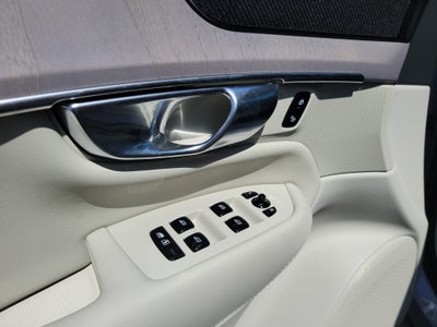 2026 Volvo XC90 Plug-In Hybrid Ultra Dark Theme