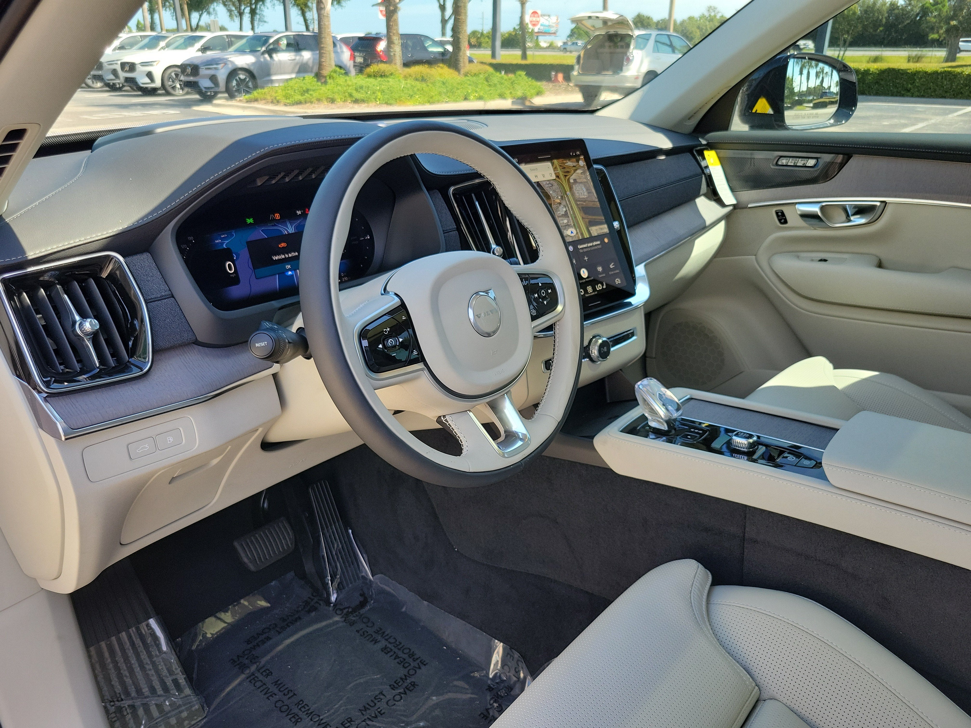 2026 Volvo XC90 Plug-In Hybrid Ultra Dark Theme
