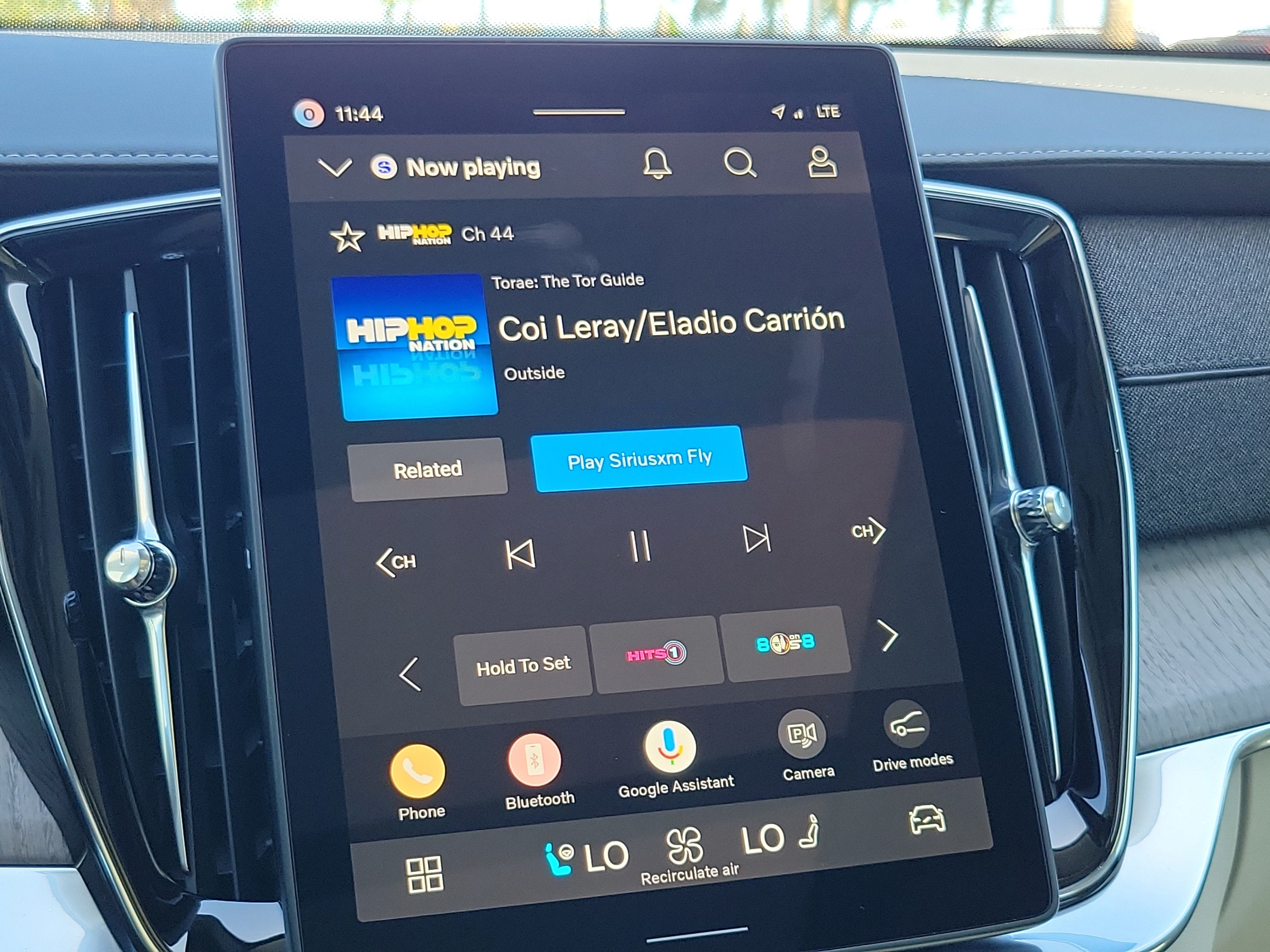 2026 Volvo XC90 Plug-In Hybrid Ultra Dark Theme