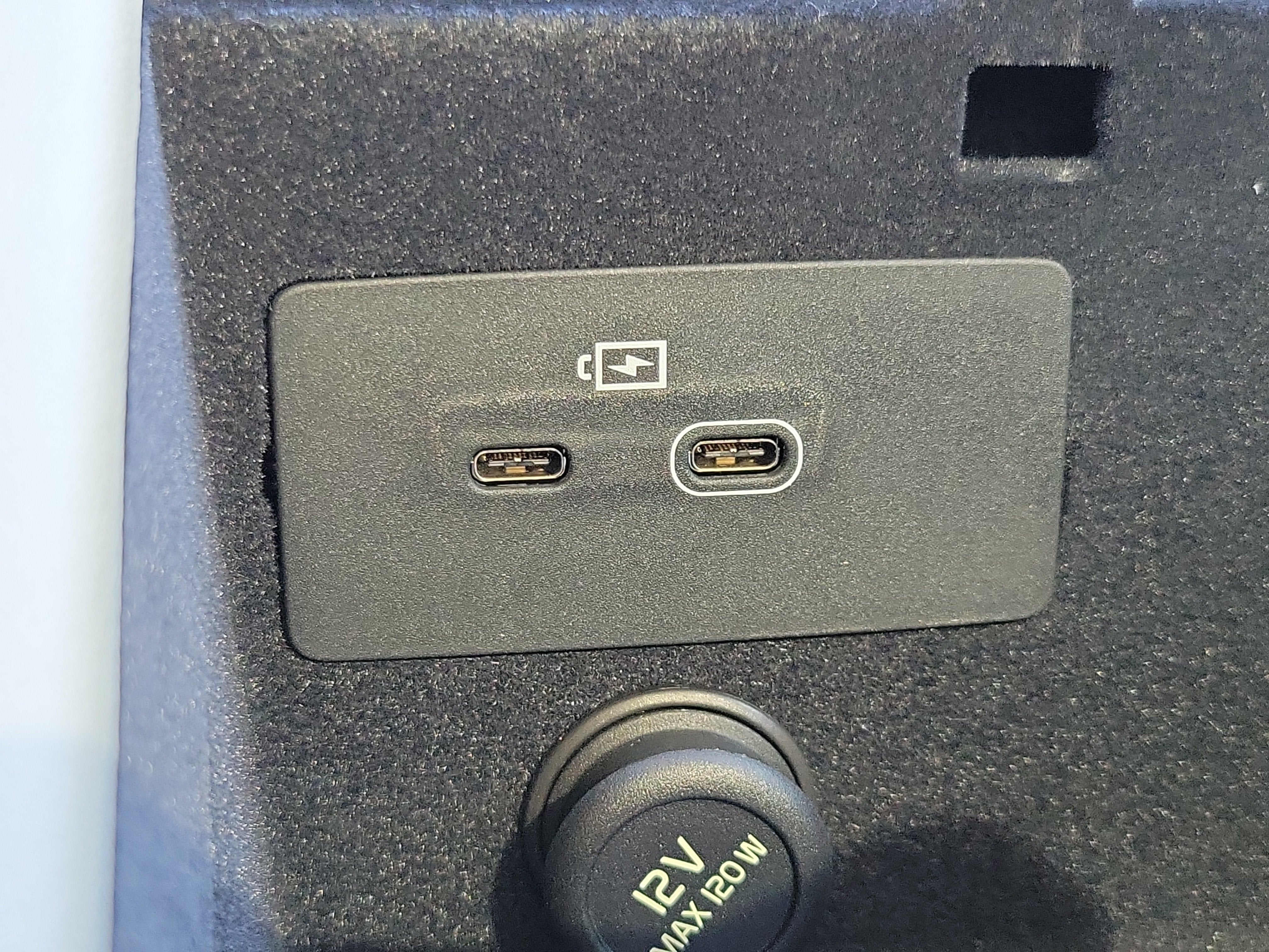 2026 Volvo XC90 Plug-In Hybrid Ultra Dark Theme