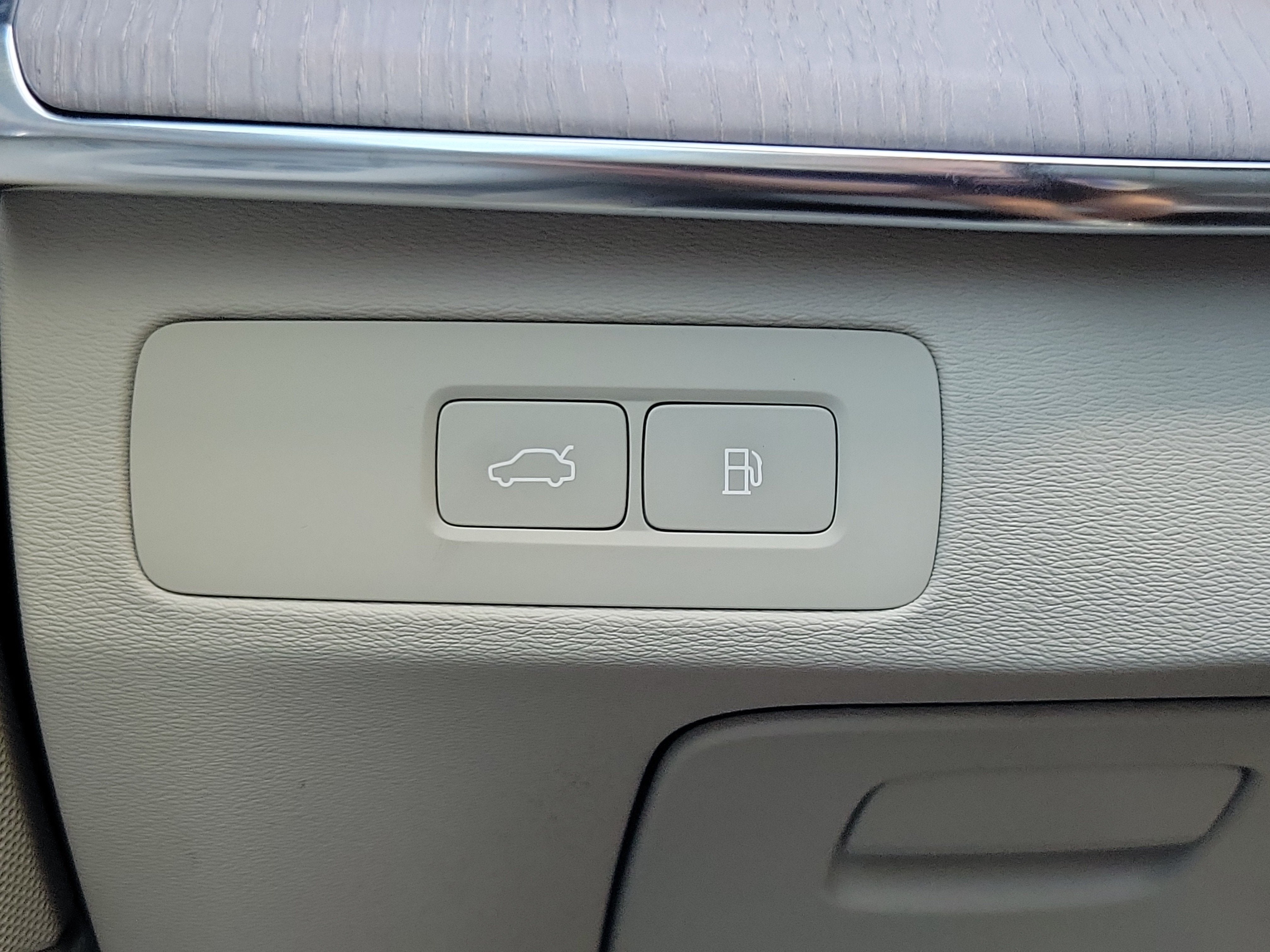 2026 Volvo XC90 Plug-In Hybrid Ultra Dark Theme