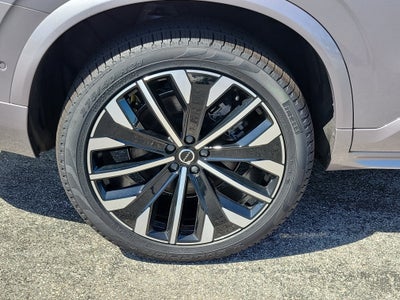 2026 Volvo XC90 Plug-In Hybrid Ultra Dark Theme