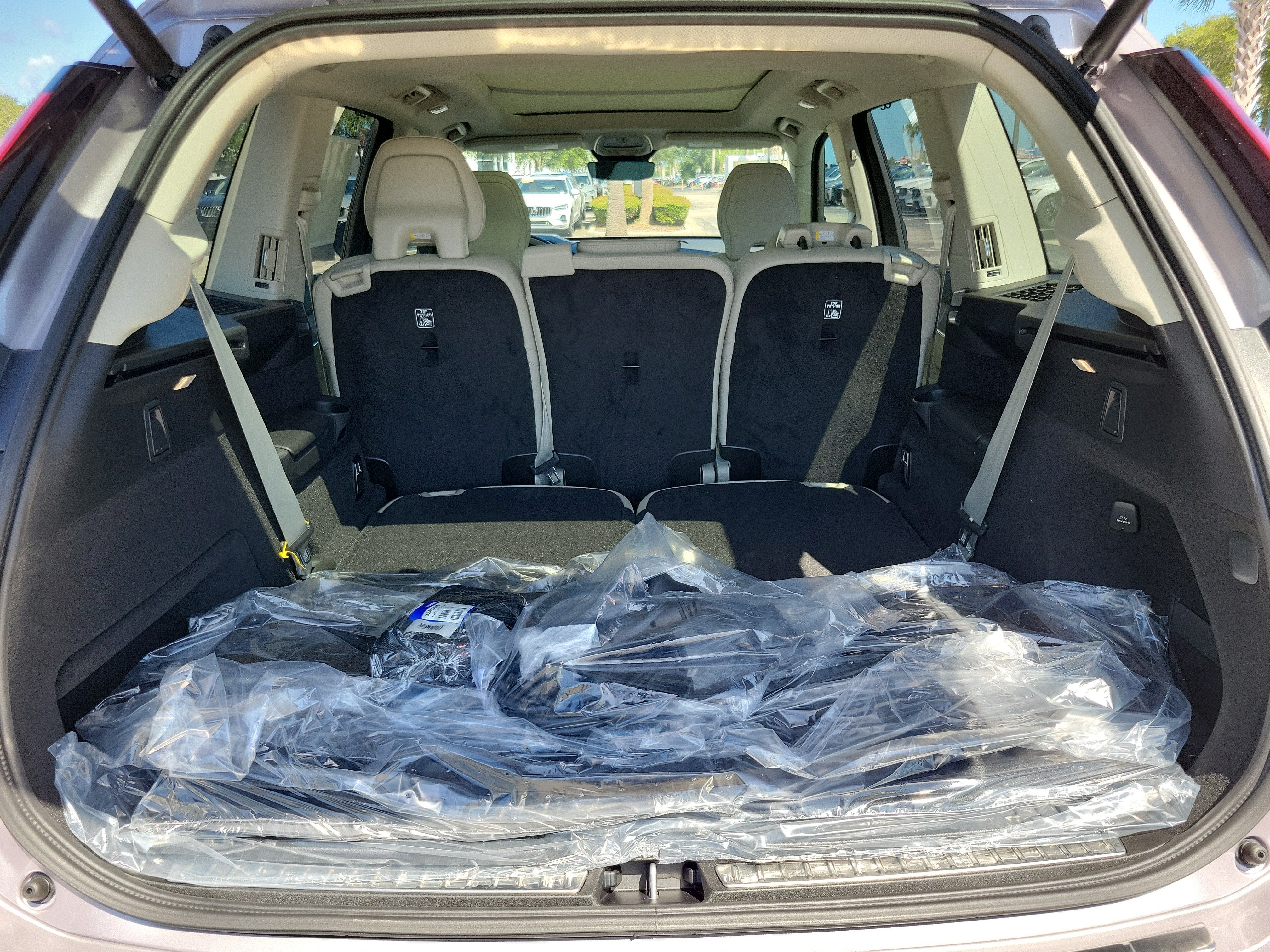 2026 Volvo XC90 Plug-In Hybrid Ultra Dark Theme