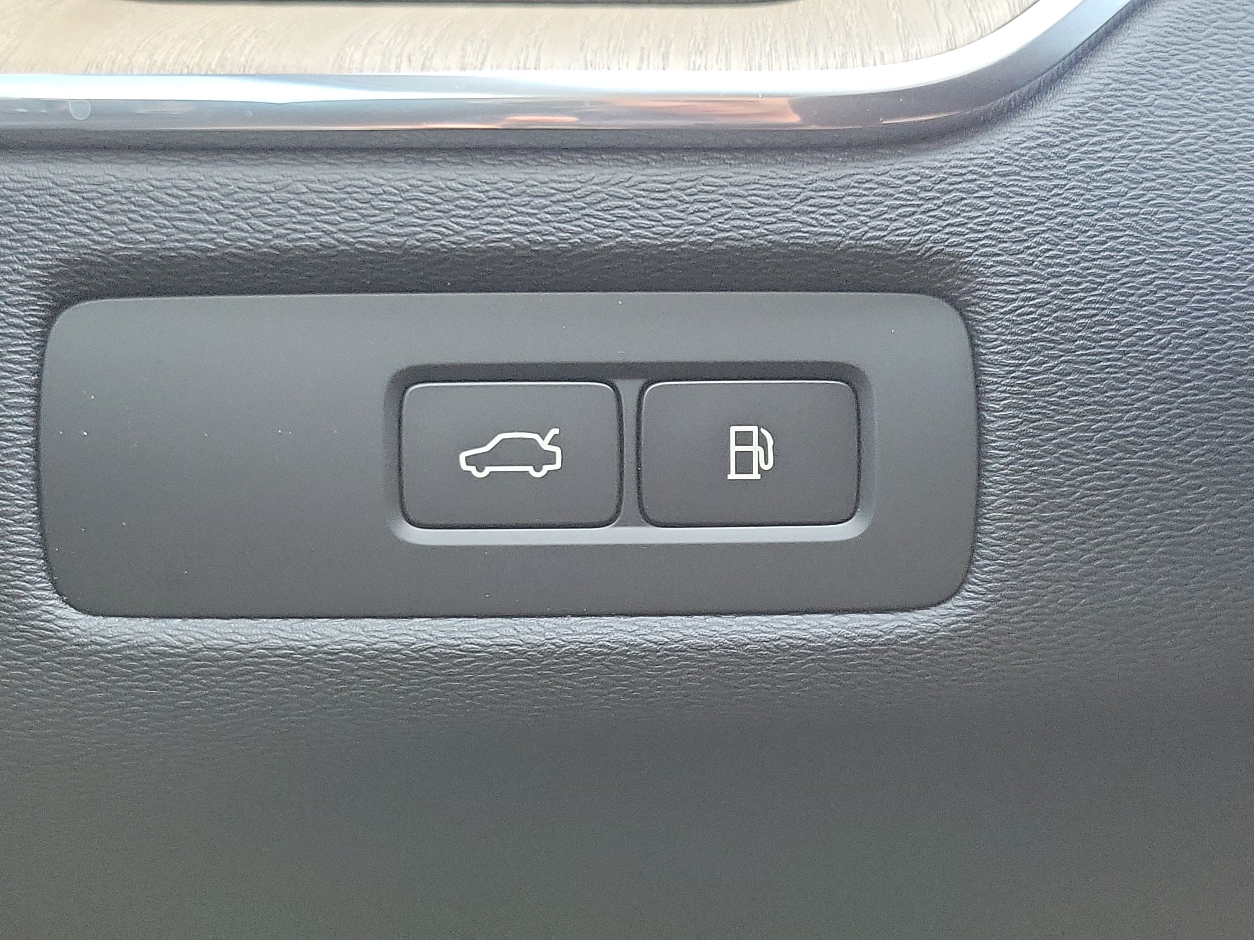 2026 Volvo XC60 Plug-In Hybrid Plus
