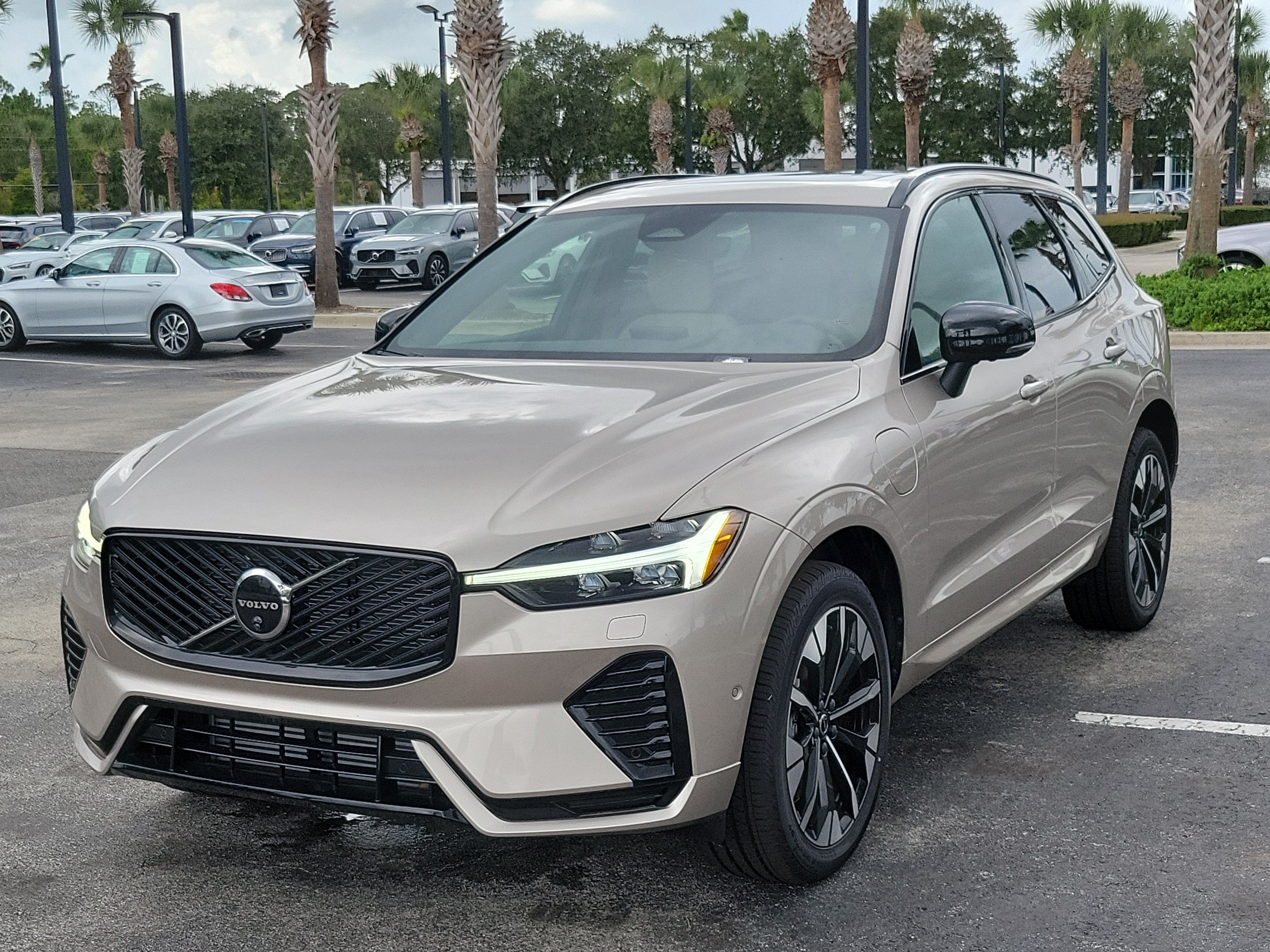2026 Volvo XC60 Plug-In Hybrid Plus