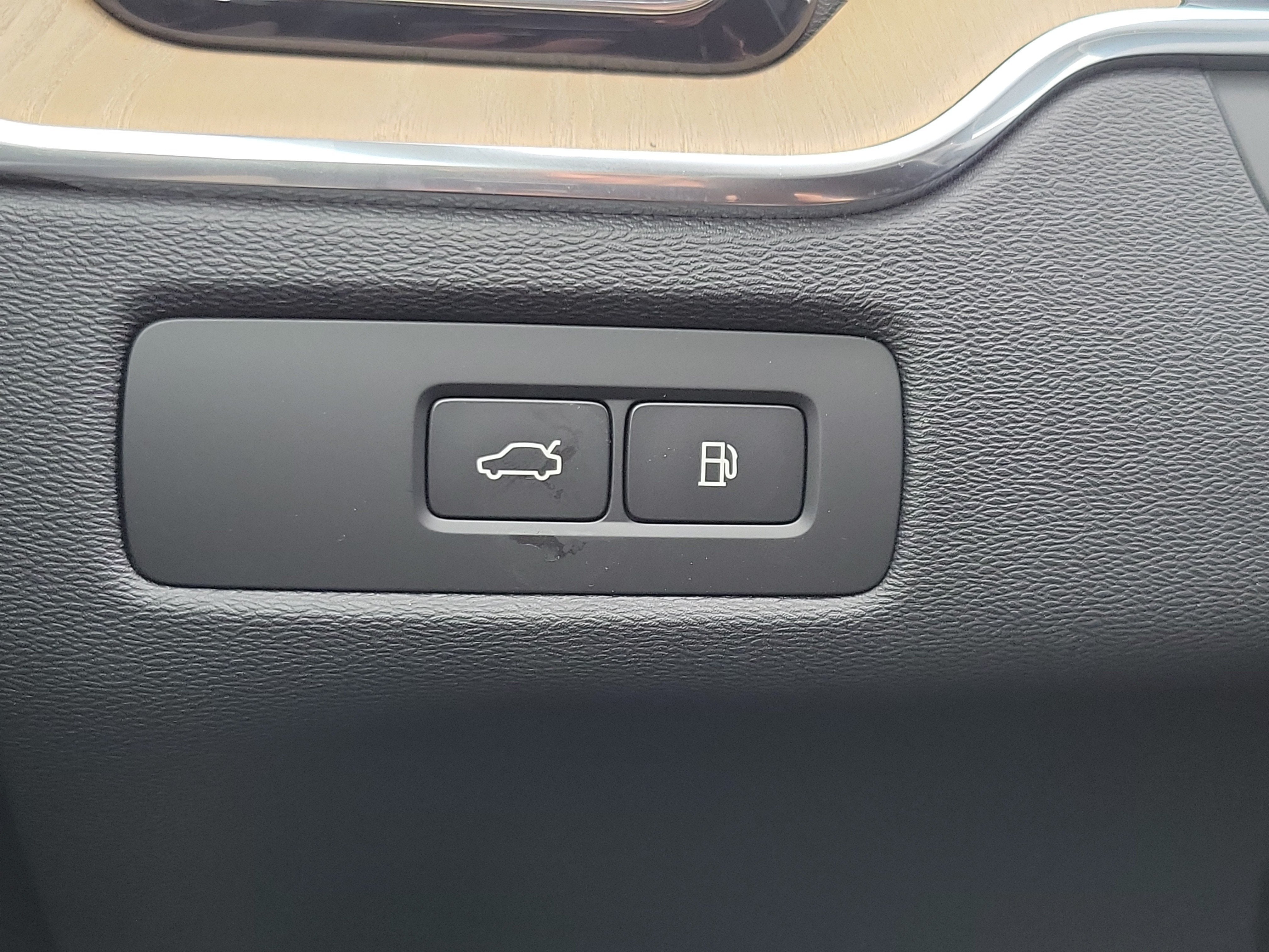2026 Volvo XC60 Plug-In Hybrid Plus