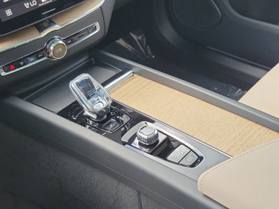 2026 Volvo XC60 Plug-In Hybrid Plus