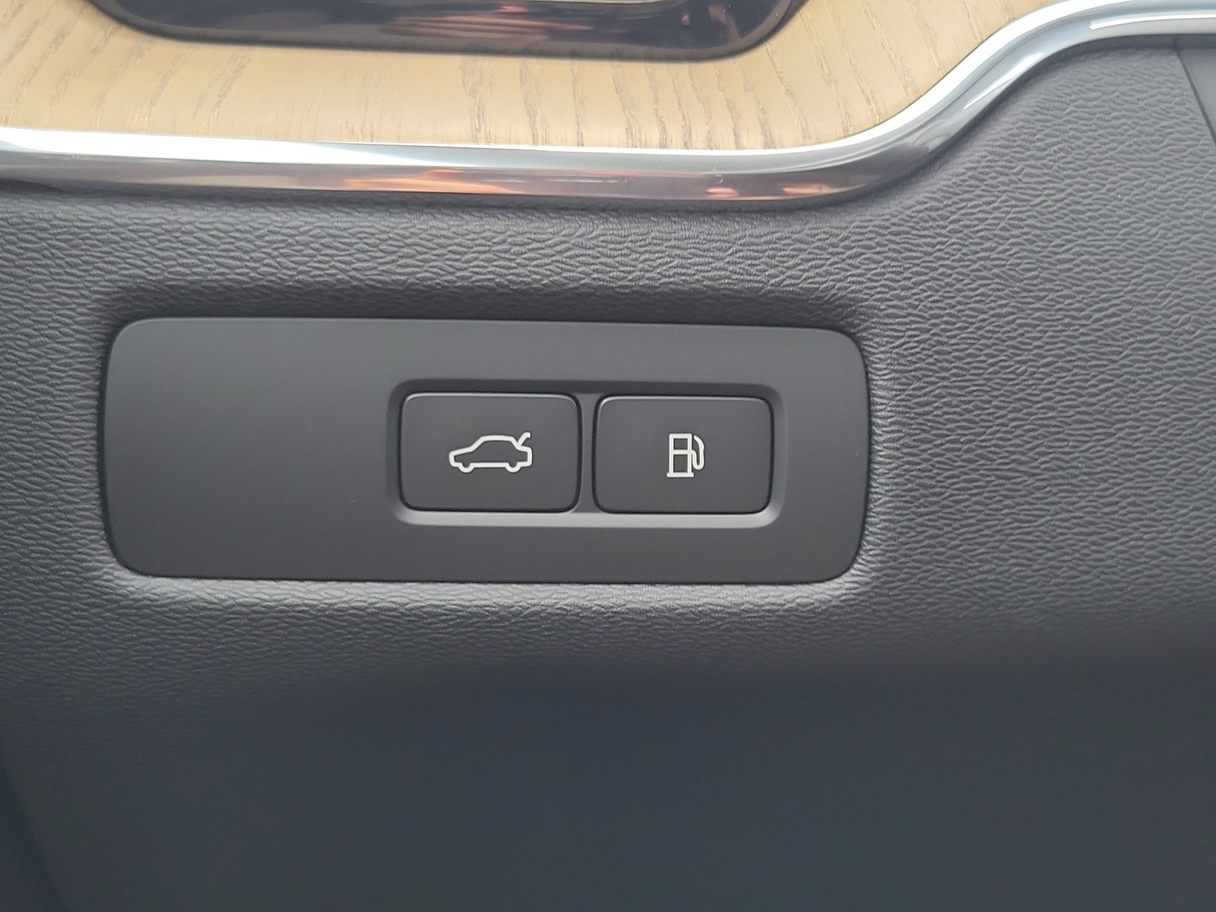 2026 Volvo XC60 Plug-In Hybrid Plus