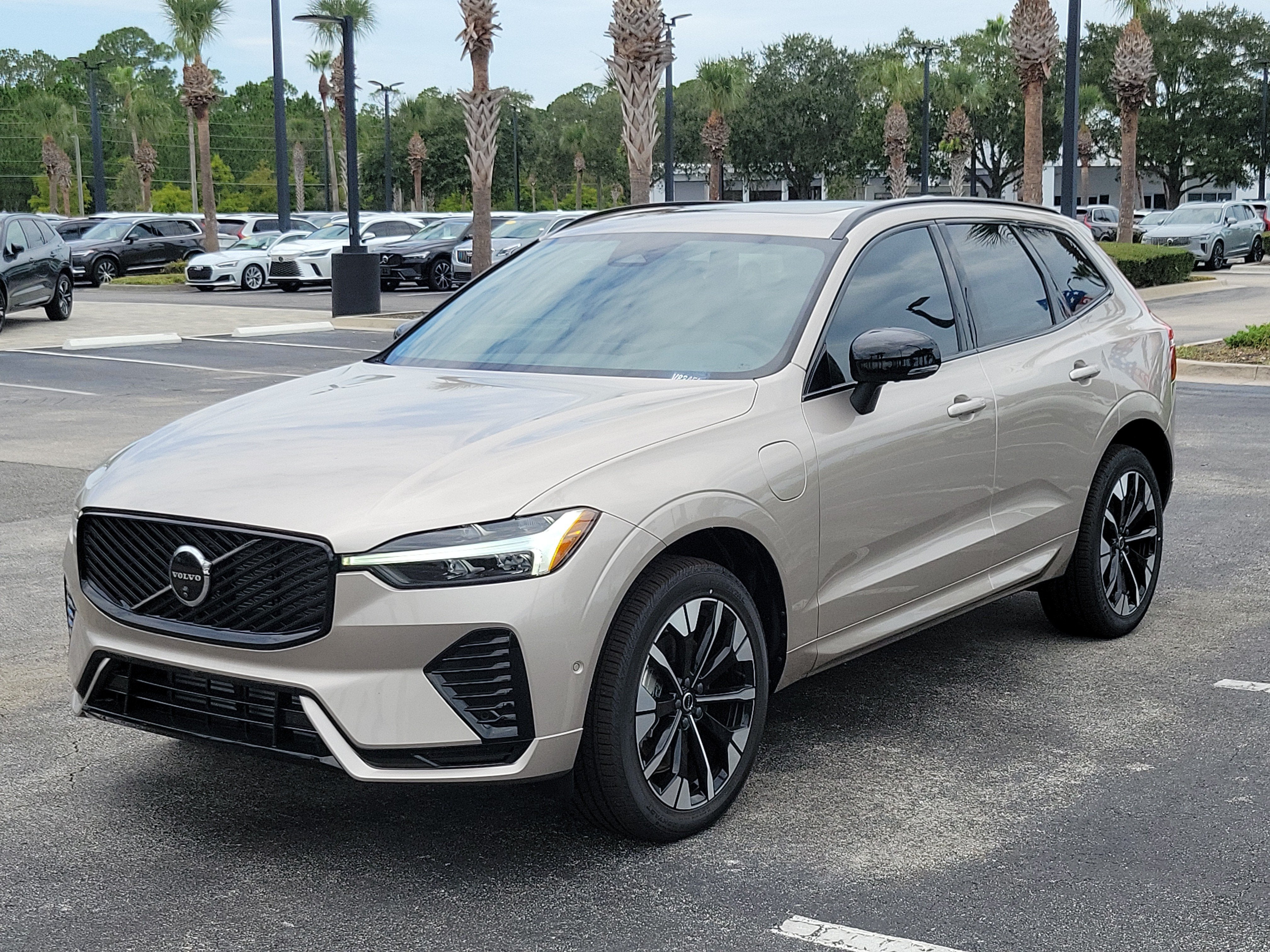 2026 Volvo XC60 Plug-In Hybrid Plus