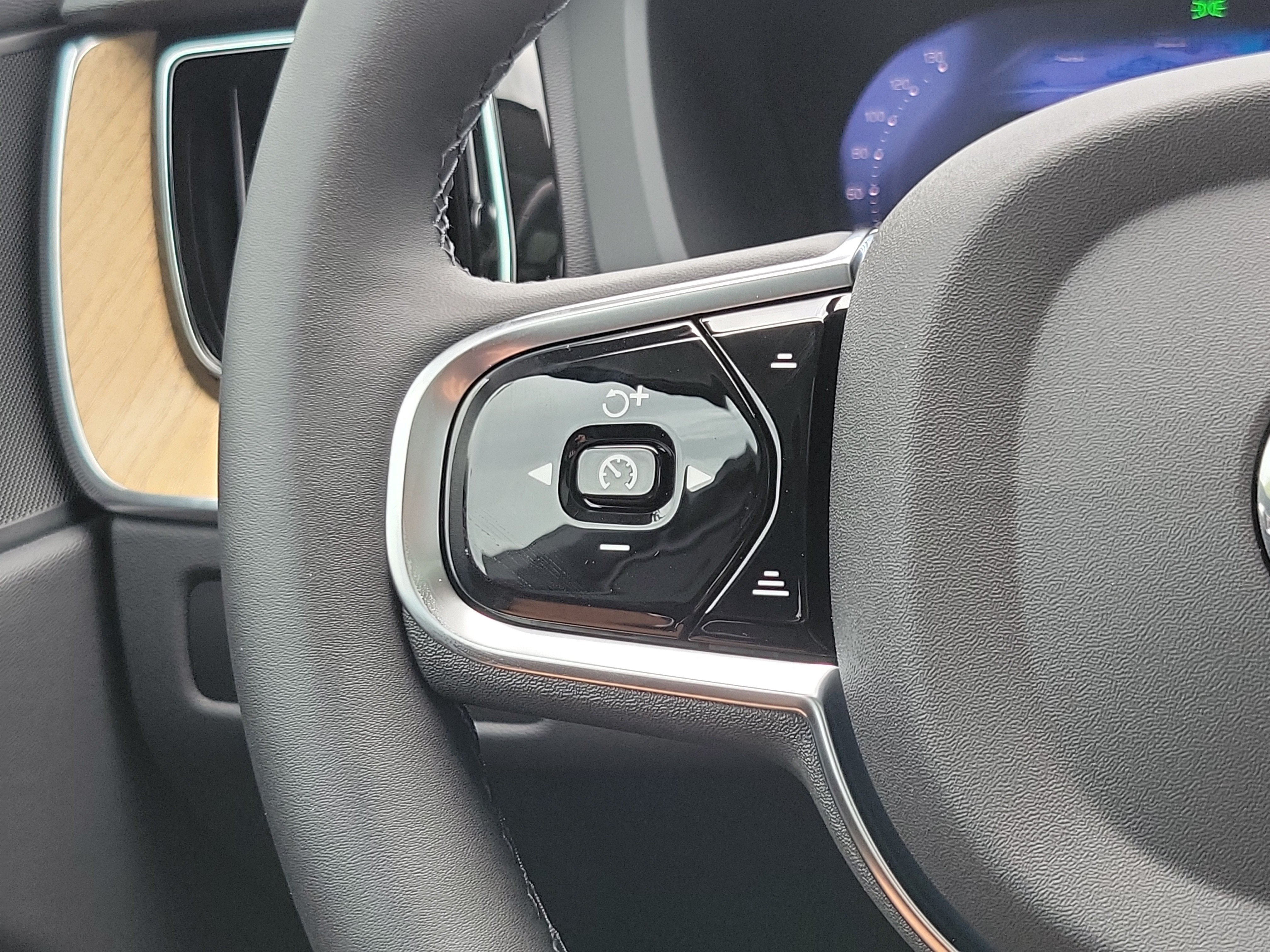 2026 Volvo XC60 Plug-In Hybrid Core