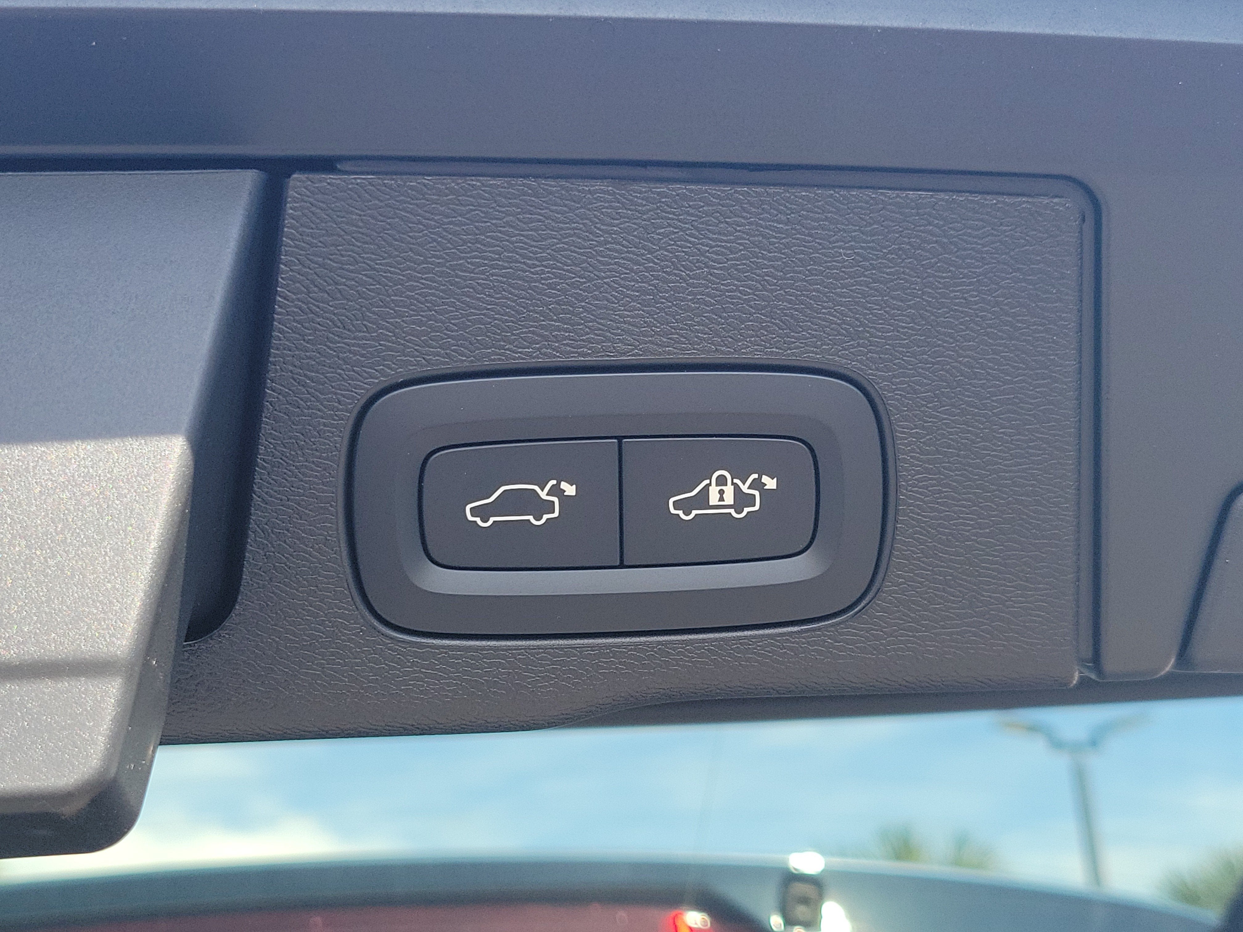 2026 Volvo XC60 Plug-In Hybrid Ultra