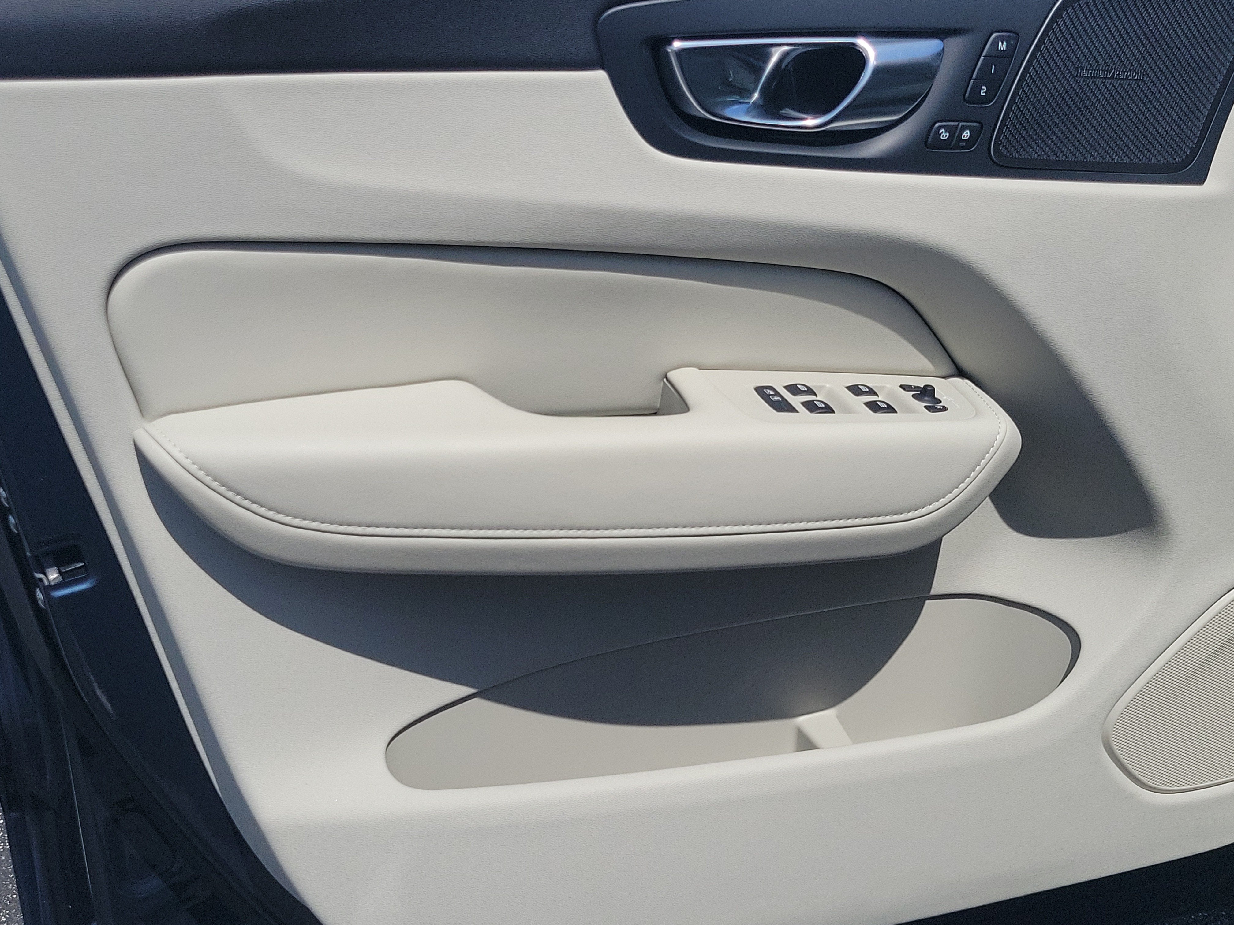 2026 Volvo XC60 Plug-In Hybrid Ultra