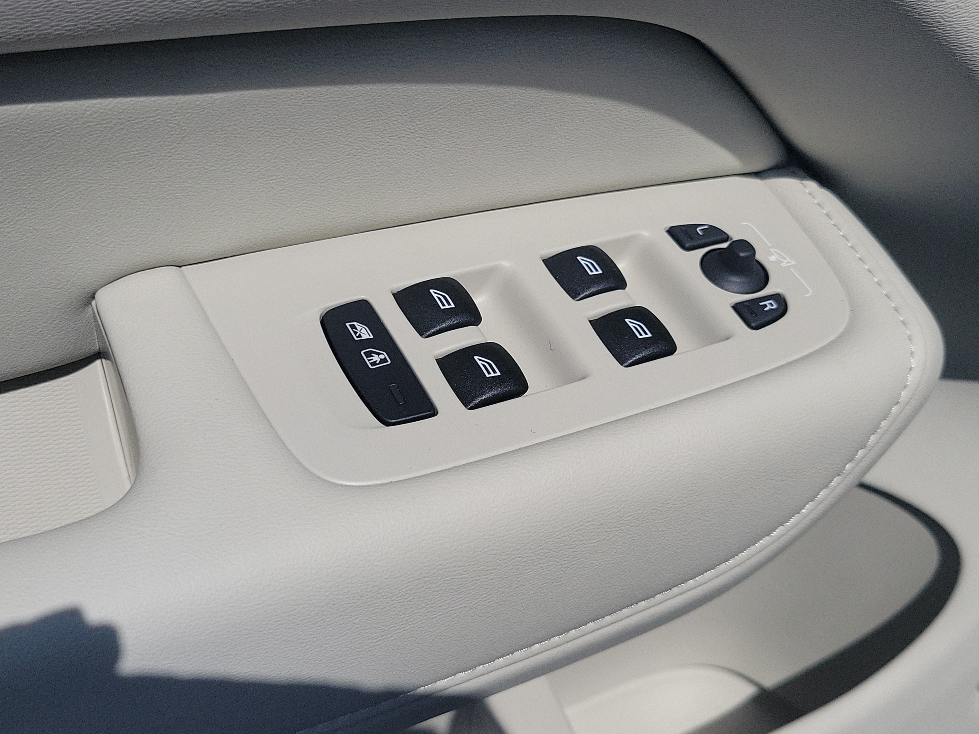 2026 Volvo XC60 Plug-In Hybrid Ultra