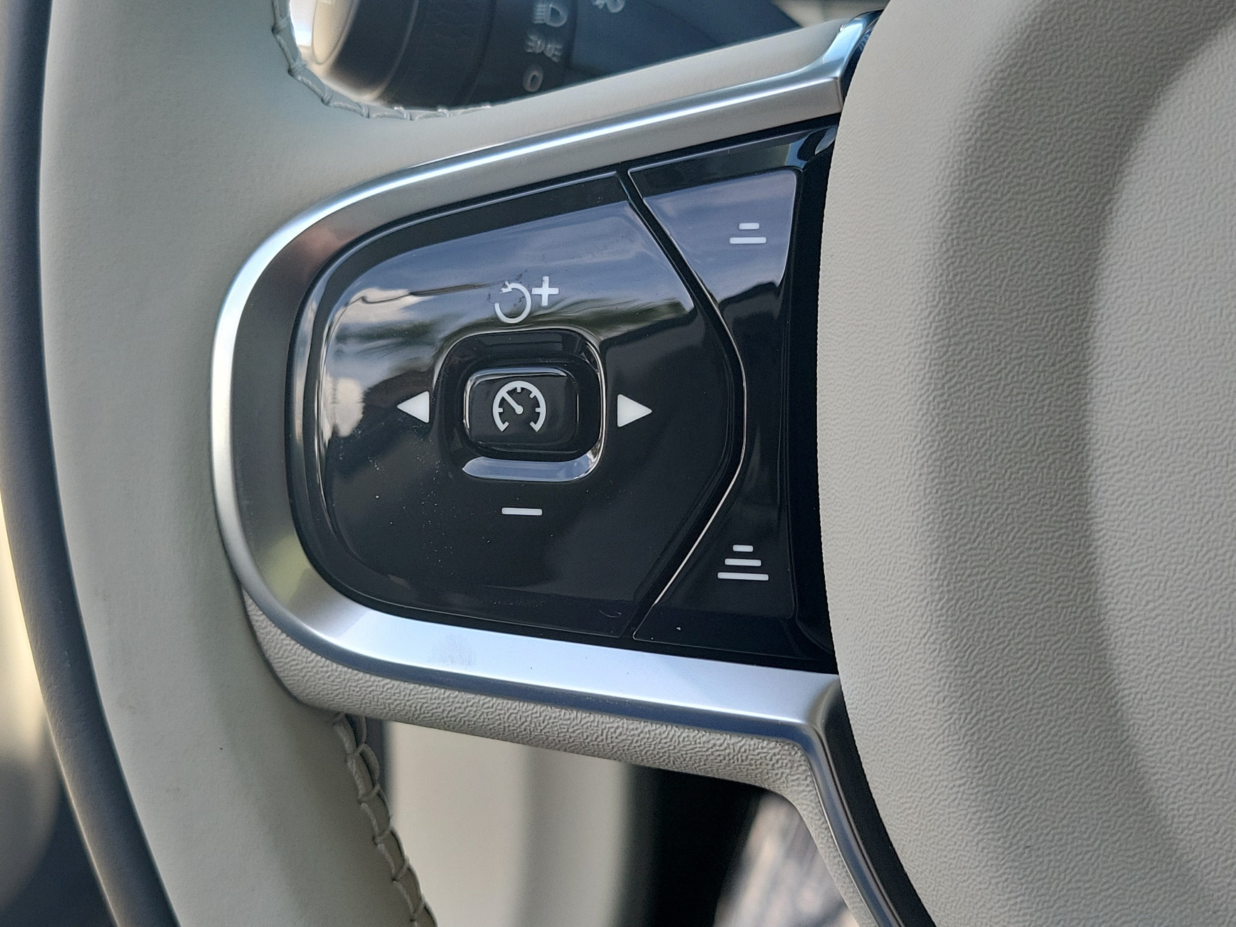 2026 Volvo XC60 Plug-In Hybrid Ultra